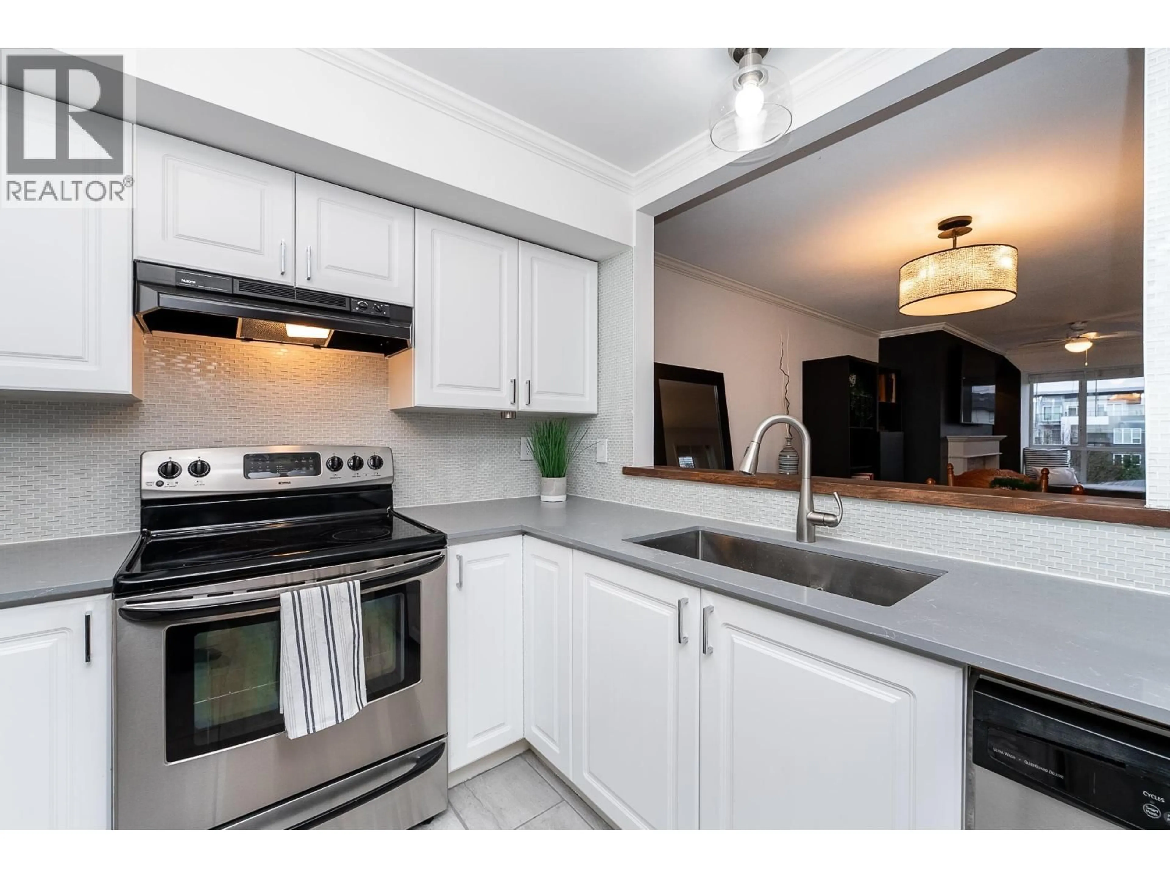 Standard kitchen, unknown for 305 - 2340 HAWTHORNE AVENUE, Port Coquitlam British Columbia V3C1W9