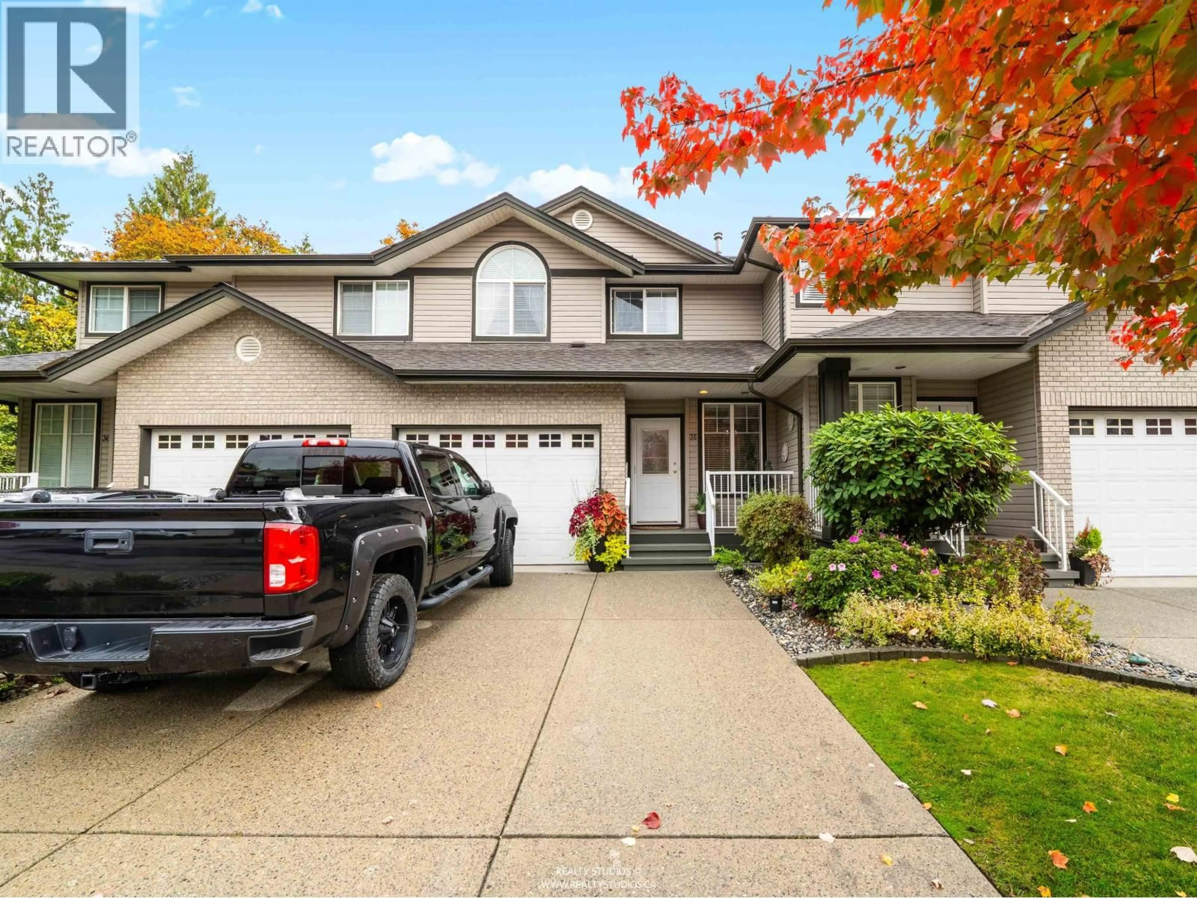 Home with vinyl exterior material, street for 35 - 11358 COTTONWOOD DRIVE, Maple Ridge British Columbia V2X5V5