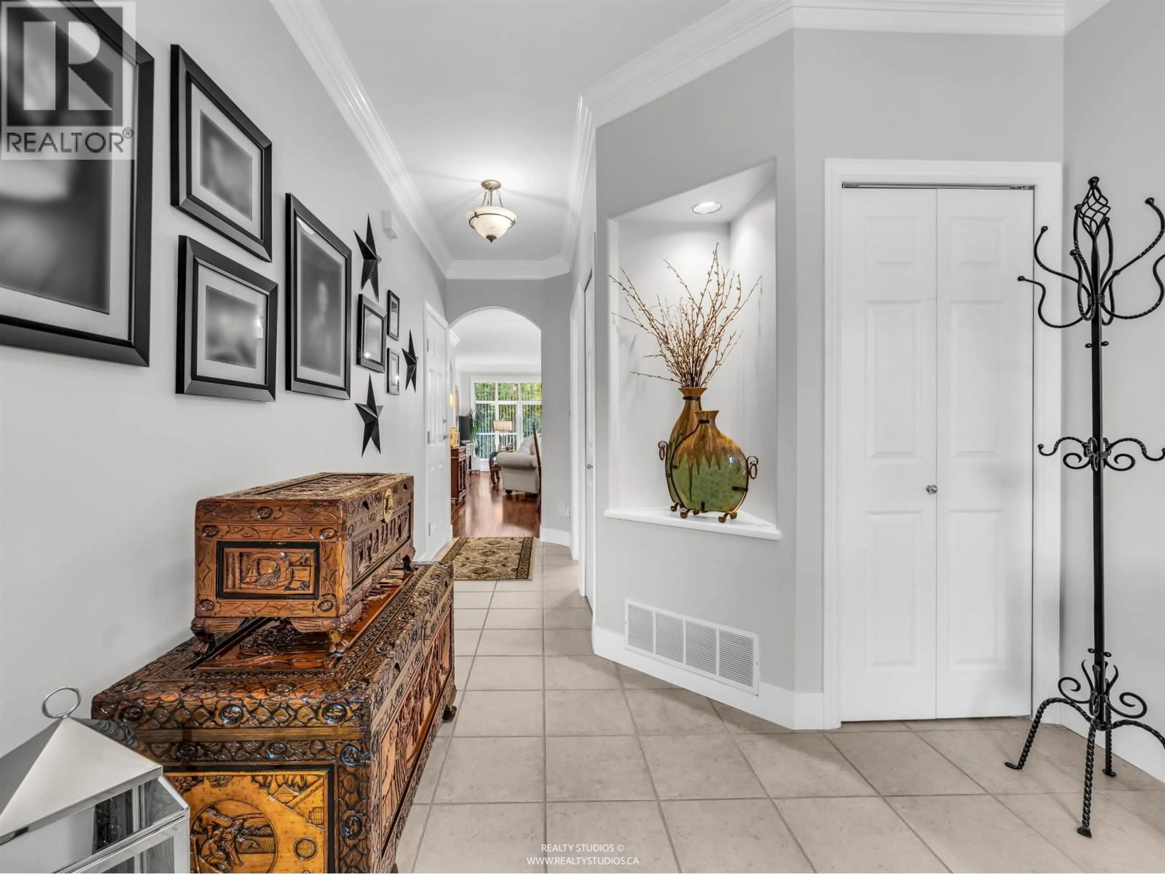 Indoor entryway for 35 - 11358 COTTONWOOD DRIVE, Maple Ridge British Columbia V2X5V5