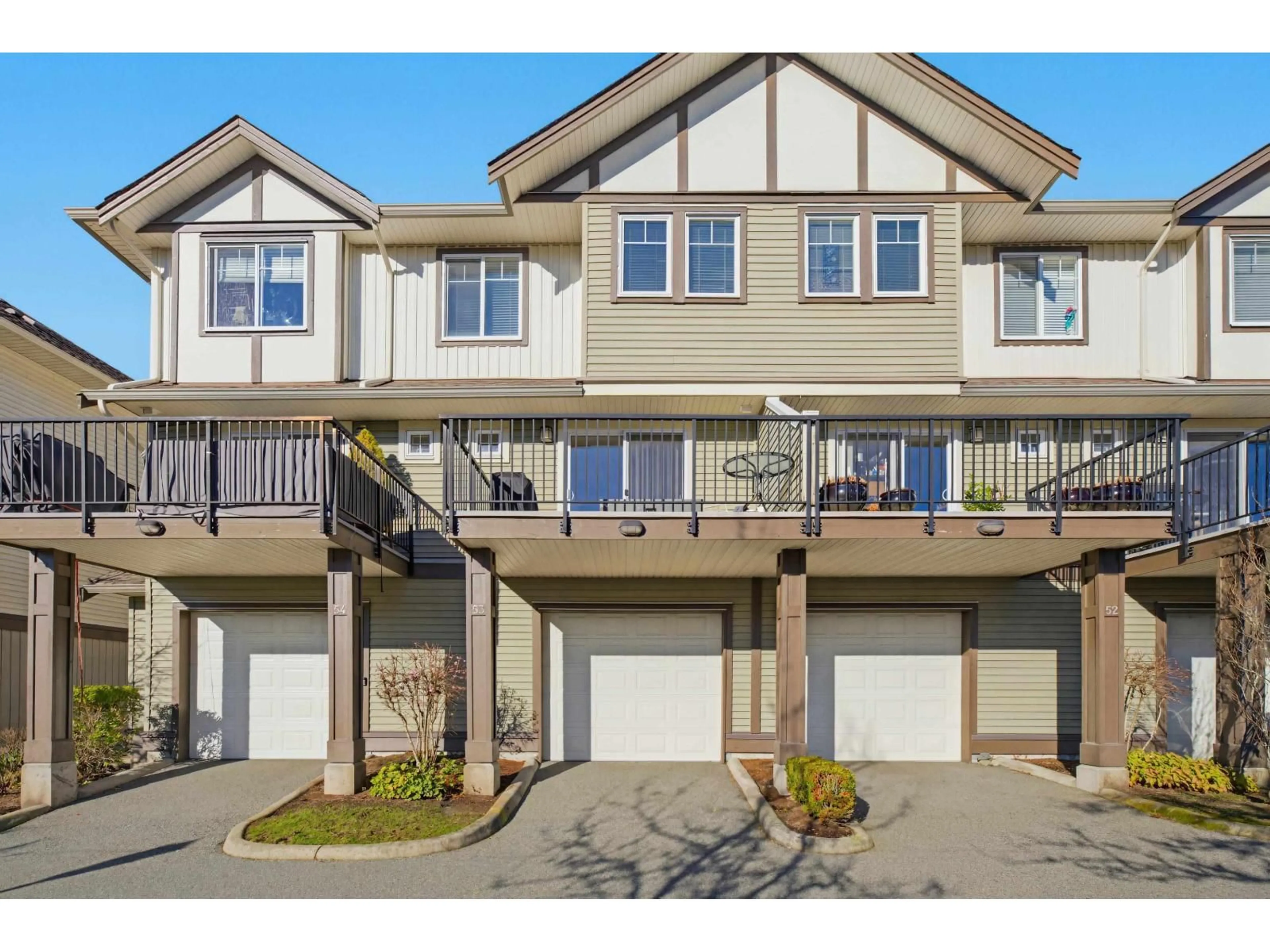 Home with vinyl exterior material, street for 53 - 4401 BLAUSON BOULEVARD, Abbotsford British Columbia V3G0A4