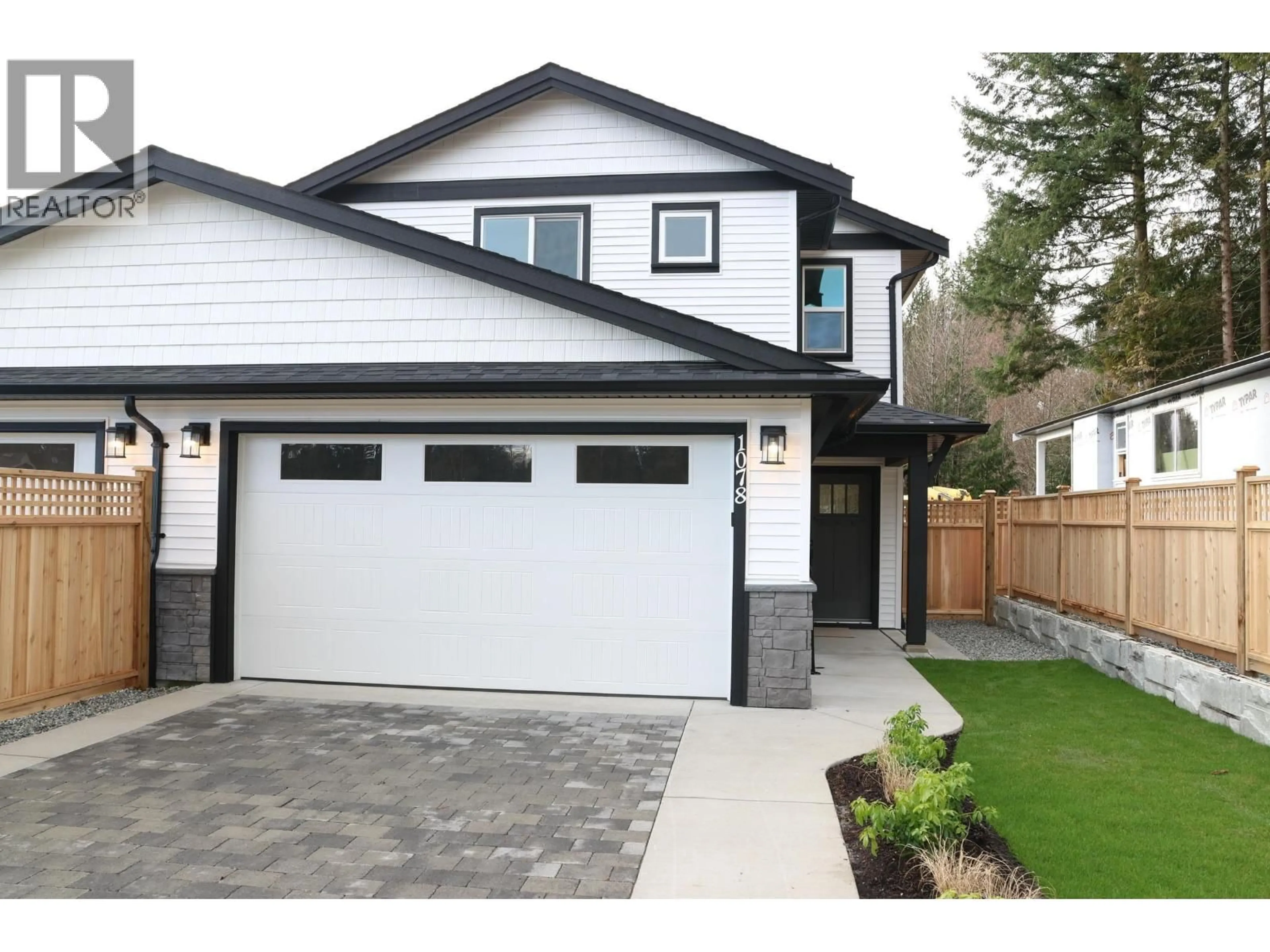 Home with vinyl exterior material, street for 1078 CELIA CRESCENT, Gibsons British Columbia V0N1V7