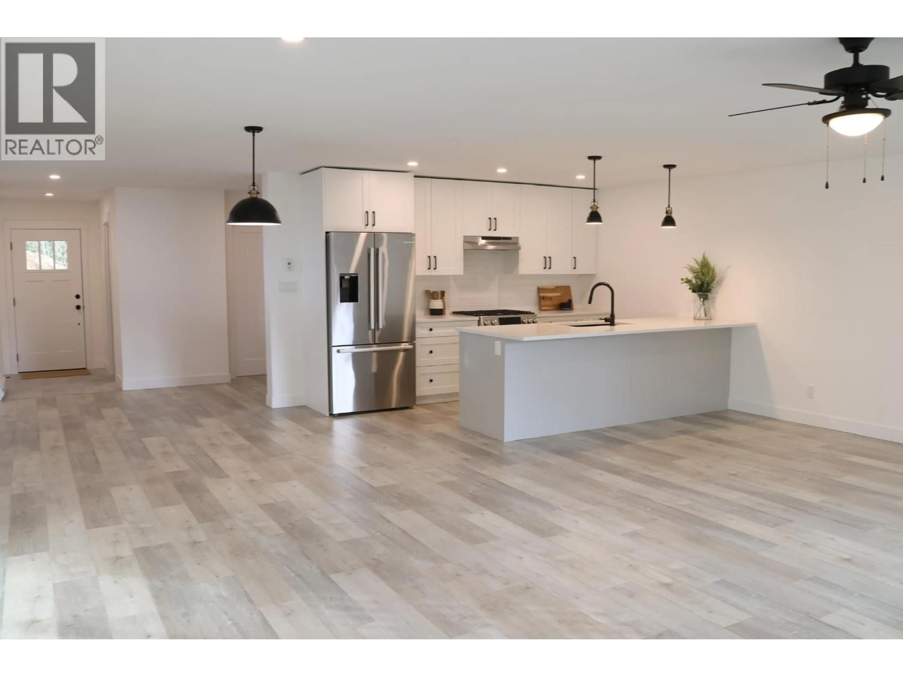 Open concept kitchen, unknown for 1078 CELIA CRESCENT, Gibsons British Columbia V0N1V7