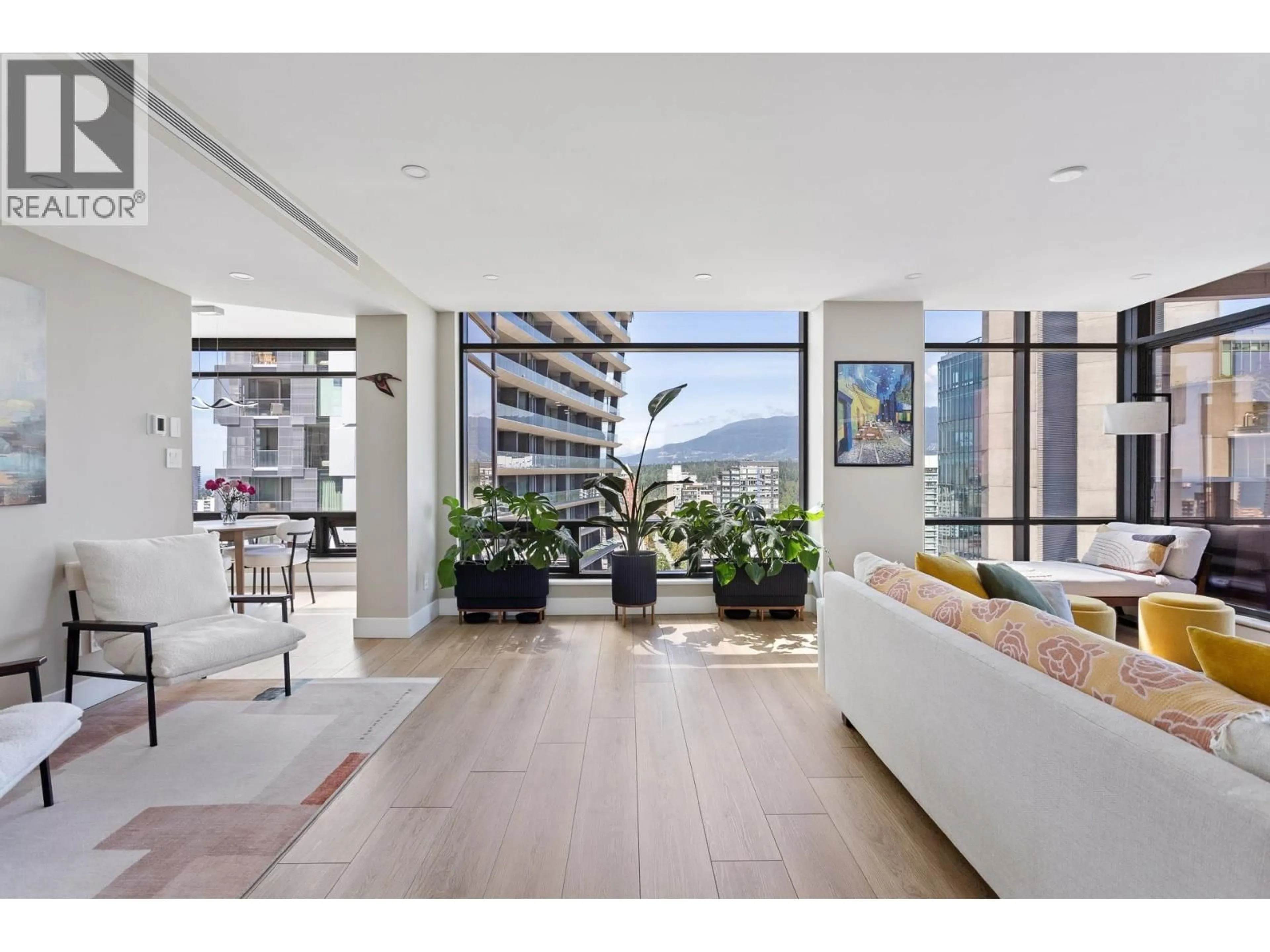 Indoor foyer for 15C - 1500 ALBERNI STREET, Vancouver British Columbia V6G3C9