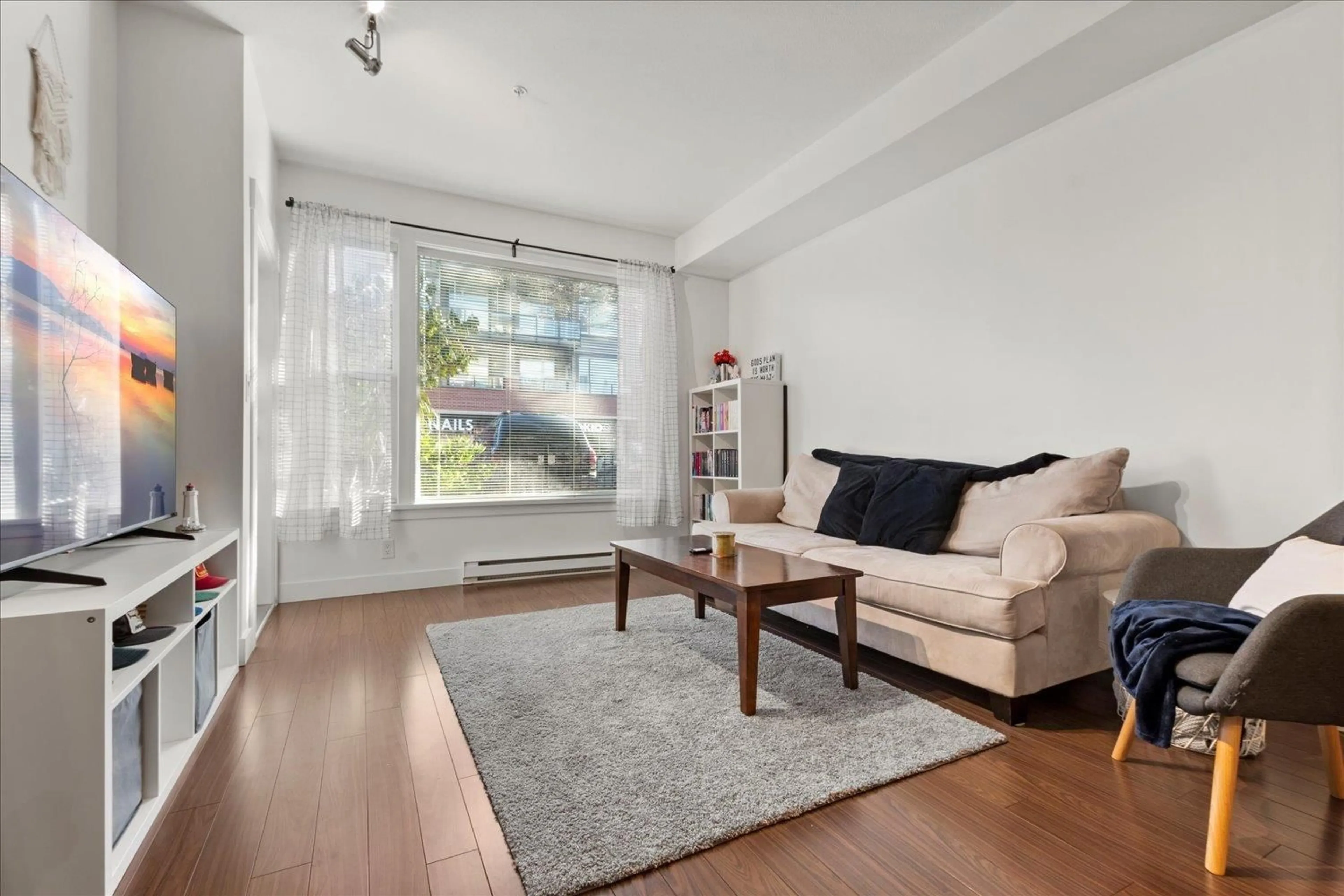 Living room with furniture, unknown for 105 - 33539 HOLLAND AVENUE, Abbotsford British Columbia V2S0C6