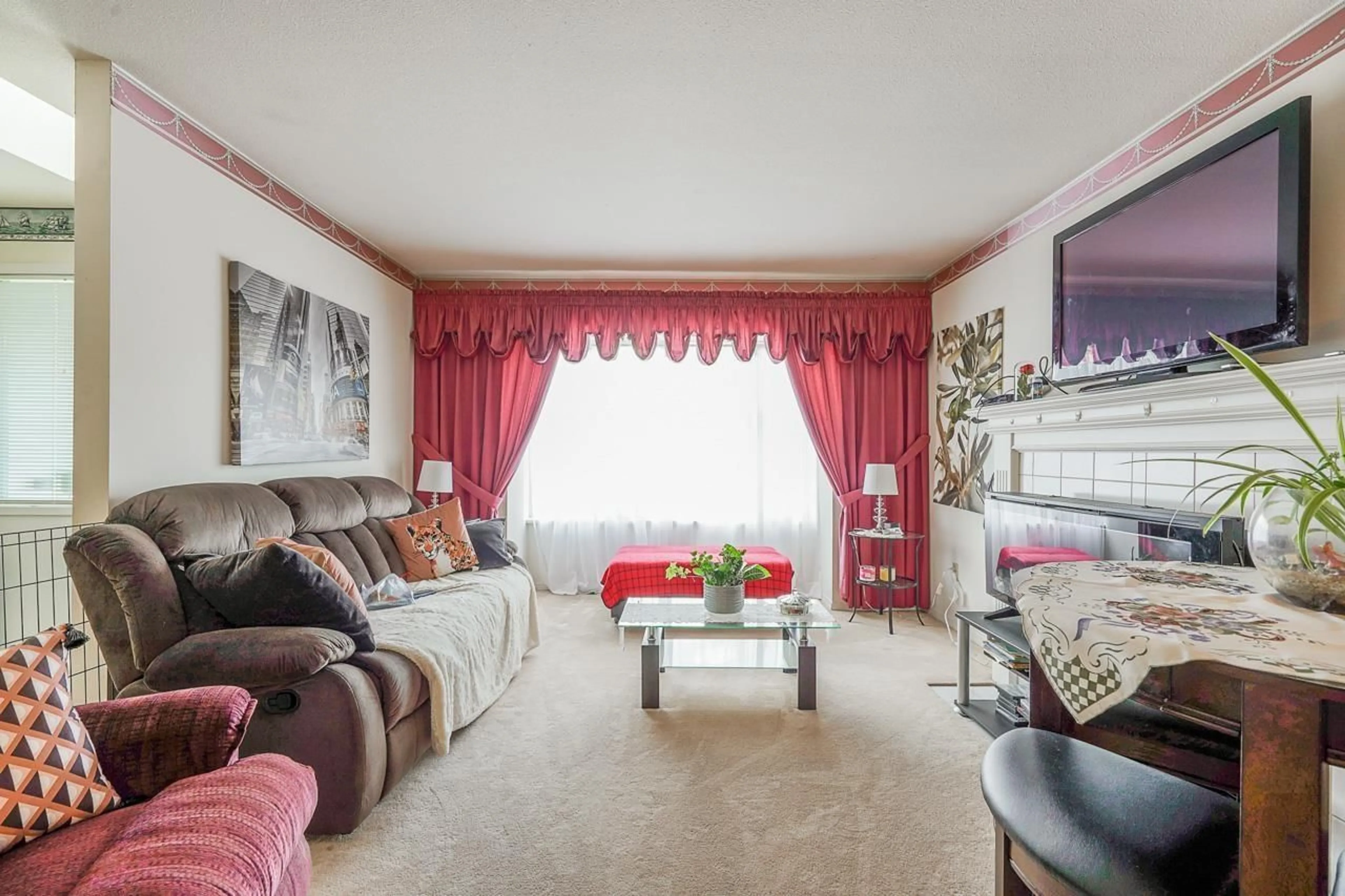 Living room with furniture, carpet floor for 3329 197 STREET, Langley British Columbia V3A7X4