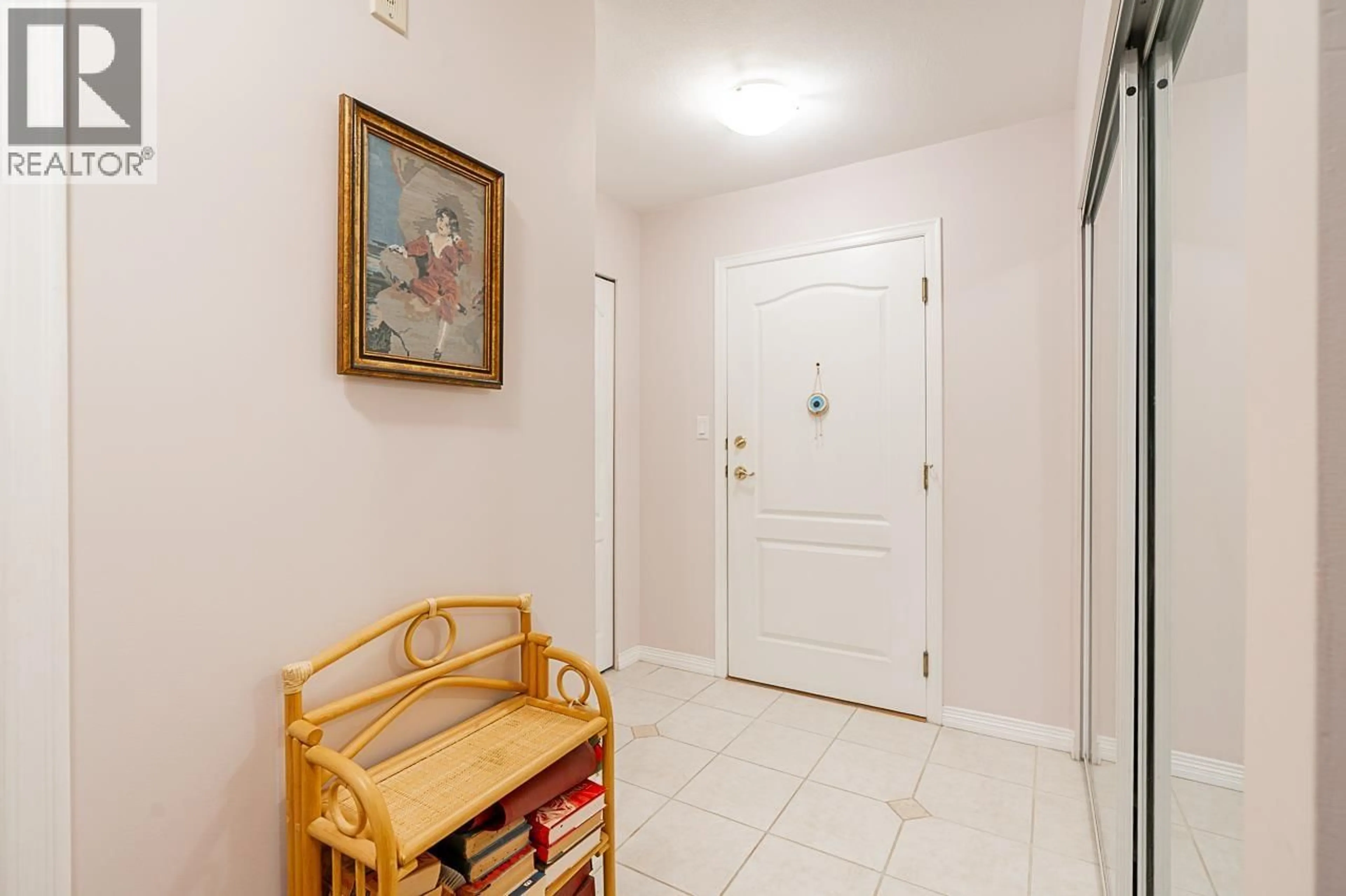 Indoor entryway for 303 - 5683 HAMPTON PLACE, Vancouver British Columbia V6T2H3