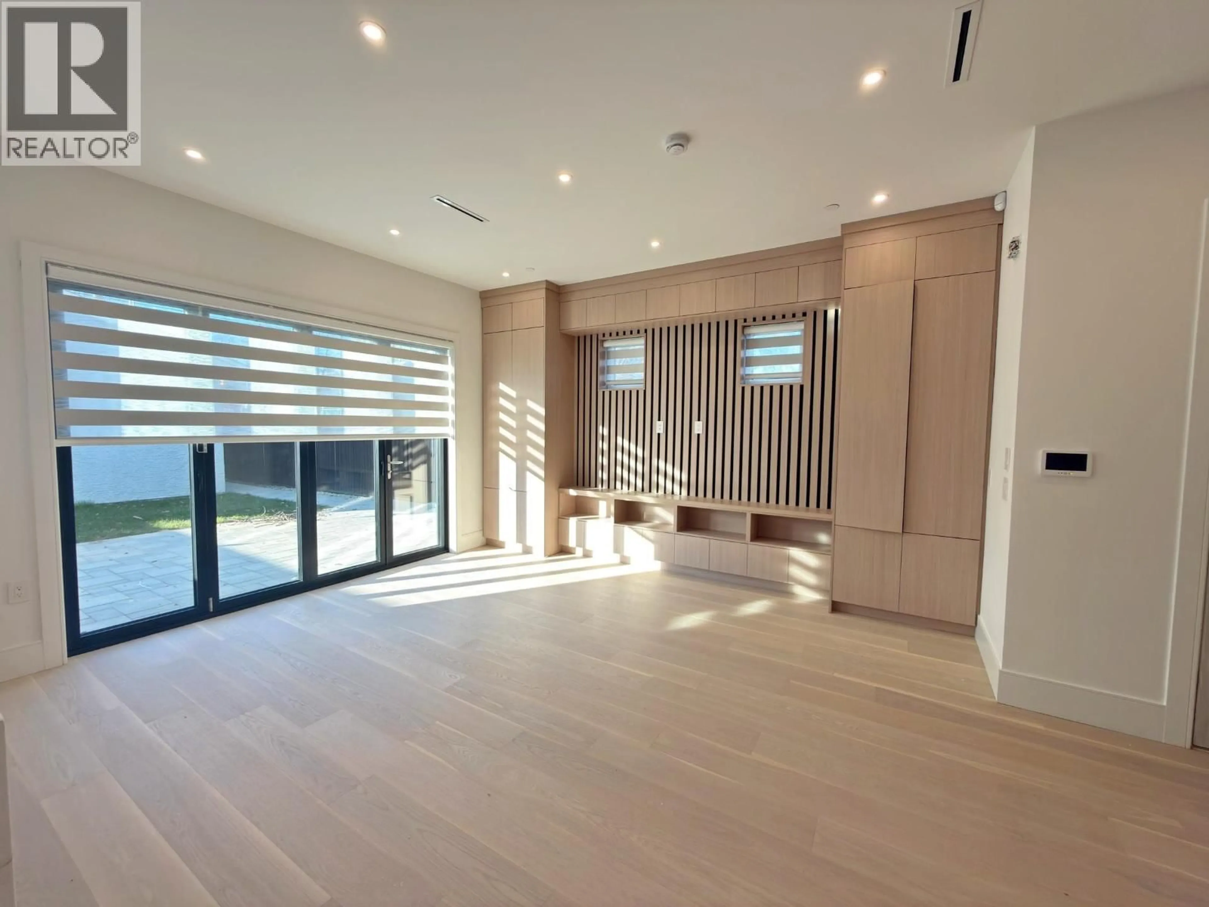 Indoor foyer for 748 47TH AVENUE, Vancouver British Columbia V5W3C4