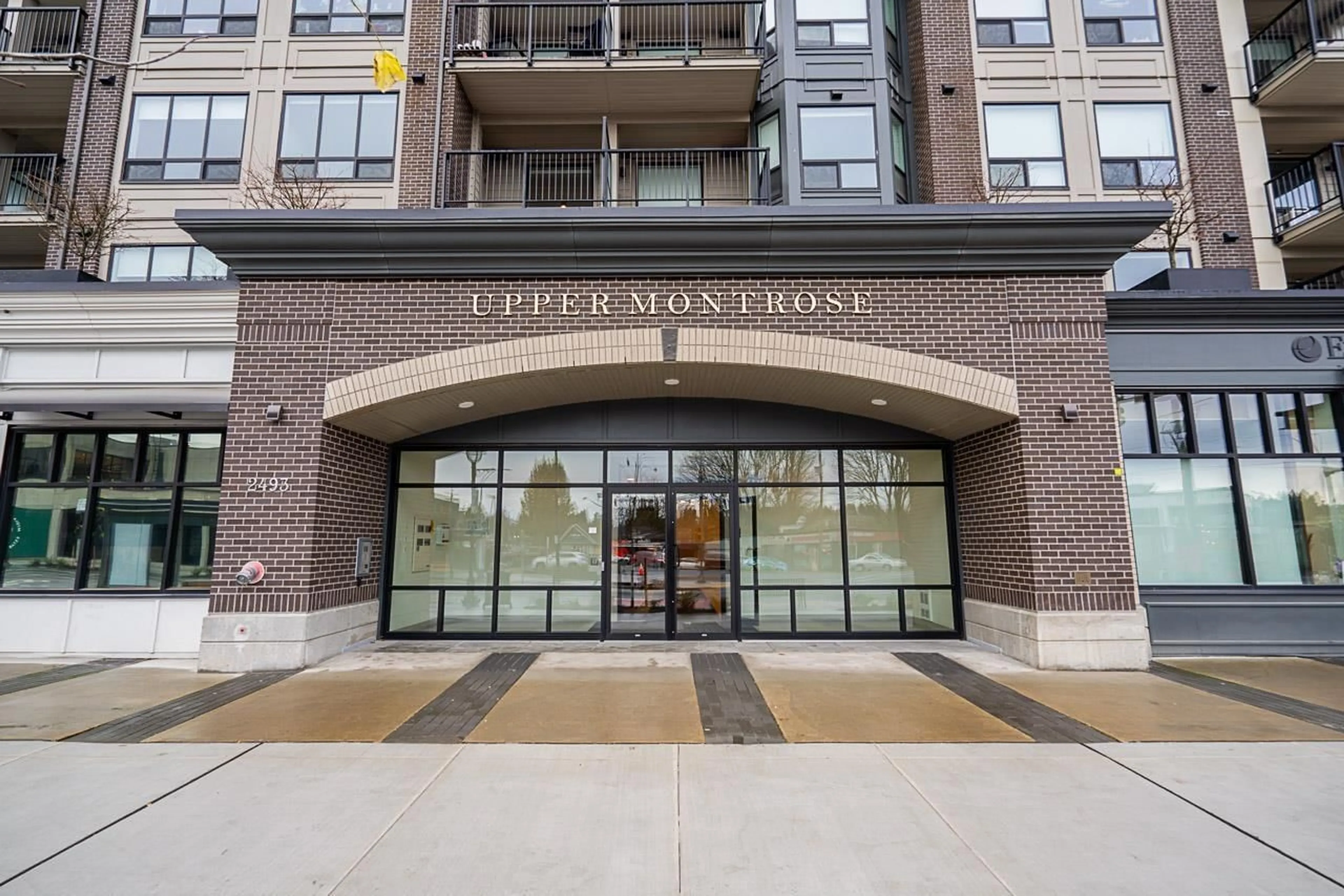 Indoor foyer for 301 - 2493 MONTROSE AVENUE, Abbotsford British Columbia V2S3T2