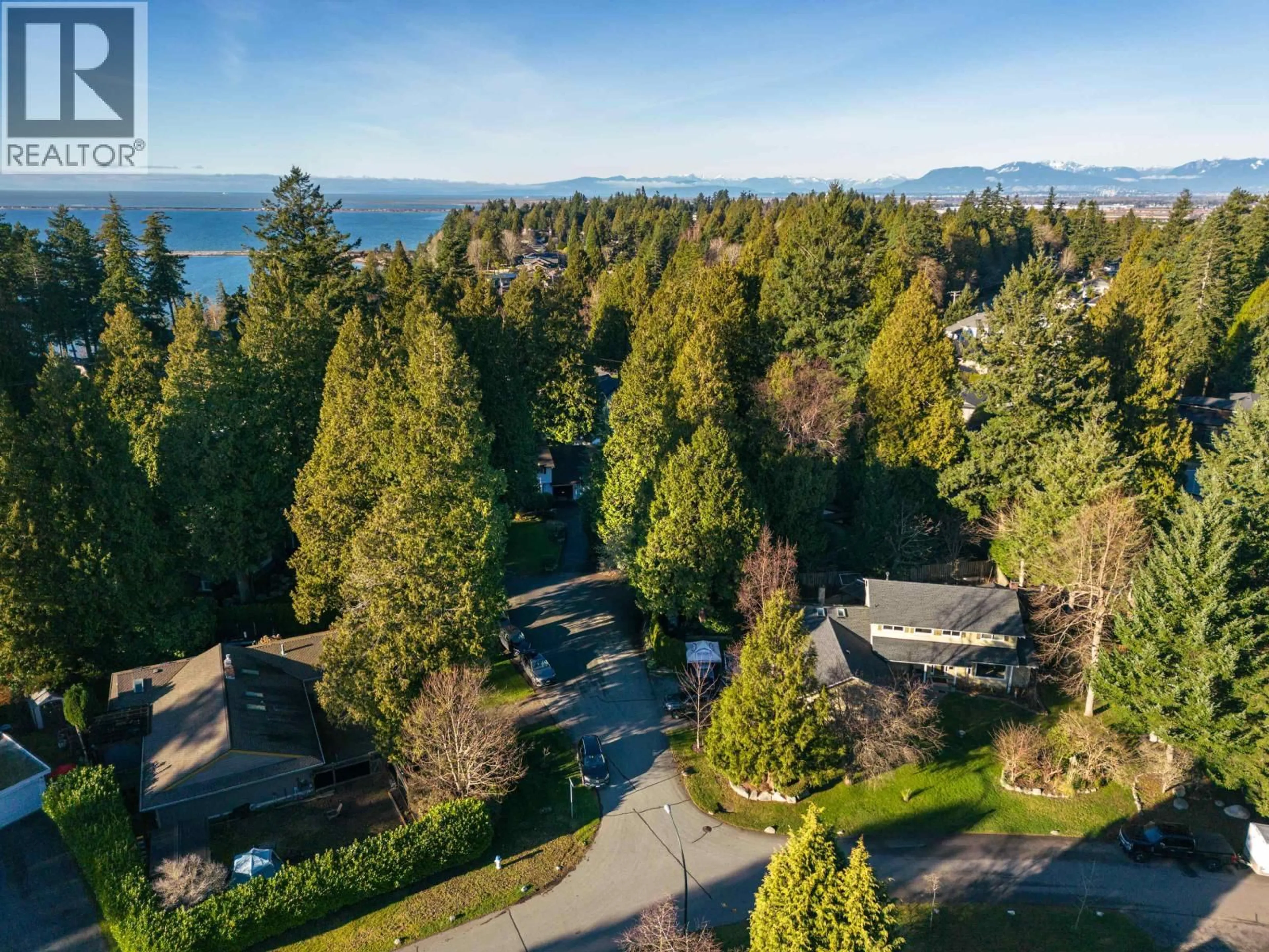 A pic from outside/outdoor area/front of a property/back of a property/a pic from drone, unknown for 4857 DOGWOOD DRIVE, Delta British Columbia V4M1M3