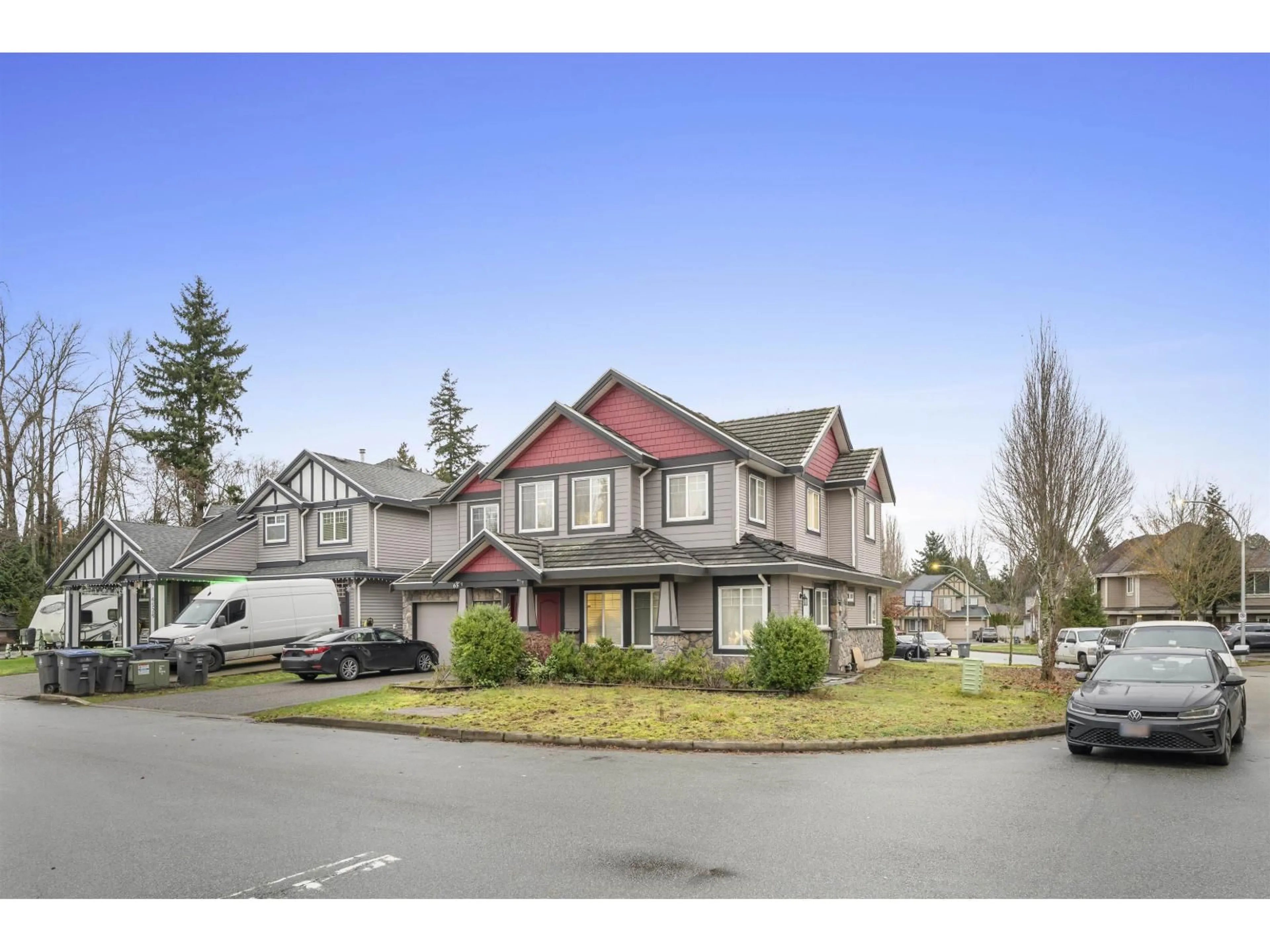 A pic from outside/outdoor area/front of a property/back of a property/a pic from drone, mountain view for 6516 142A STREET, Surrey British Columbia V3W1T4