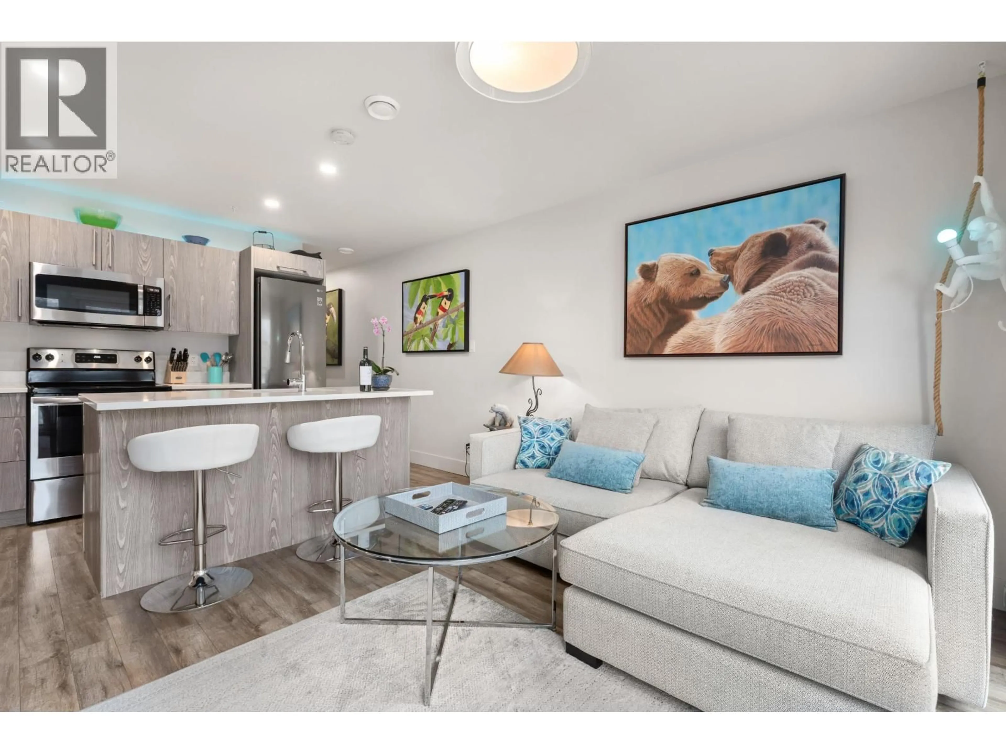 Living room with furniture, wood/laminate floor for 313 - 7350 CRABAPPLE COURT, Pemberton British Columbia V0N2L1