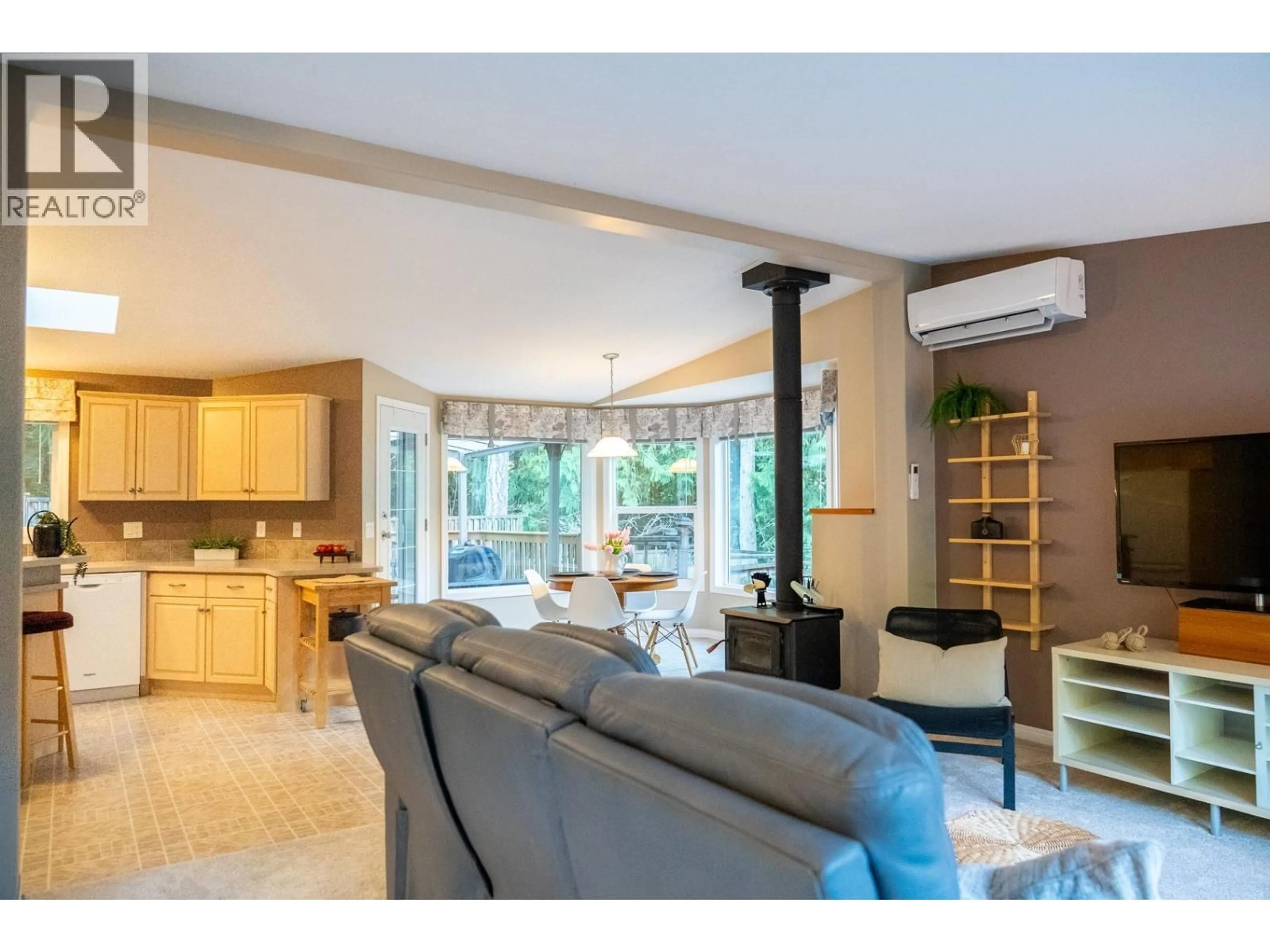 Open concept kitchen, unknown for 4748 BOSUN WAY, Pender Island British Columbia V0N2M0