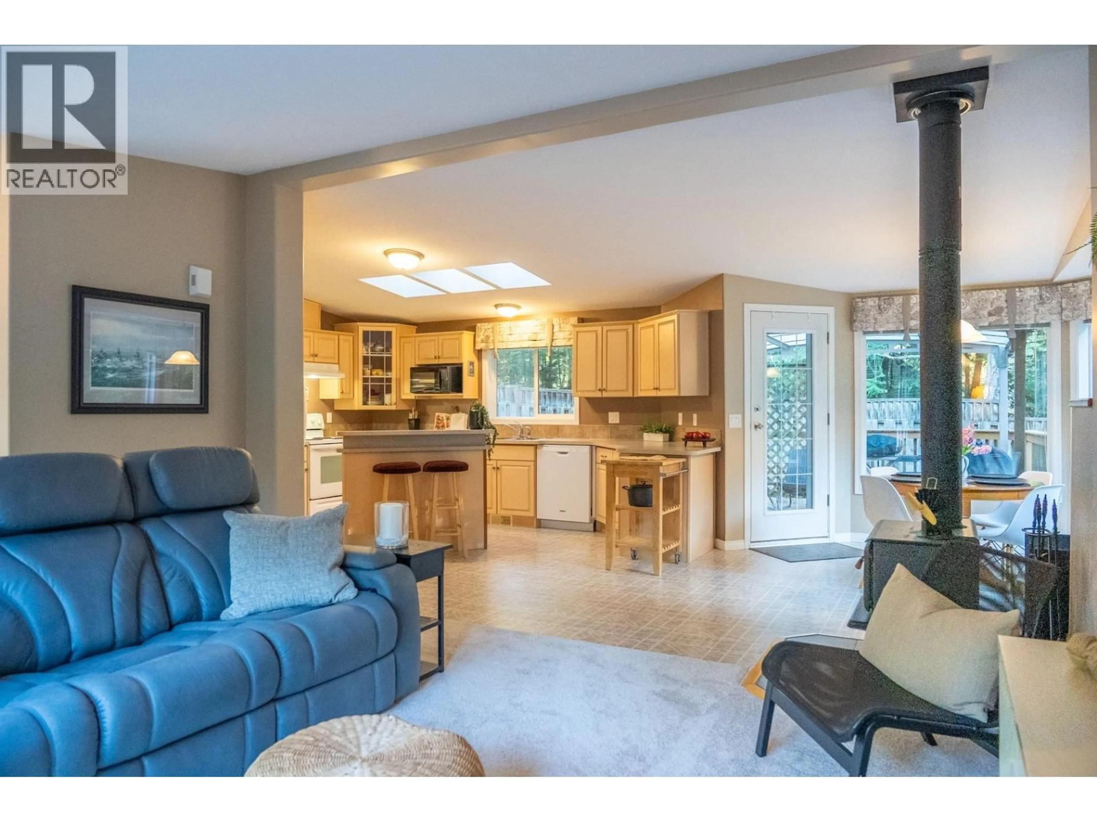 Open concept kitchen, ceramic/tile floor for 4748 BOSUN WAY, Pender Island British Columbia V0N2M0