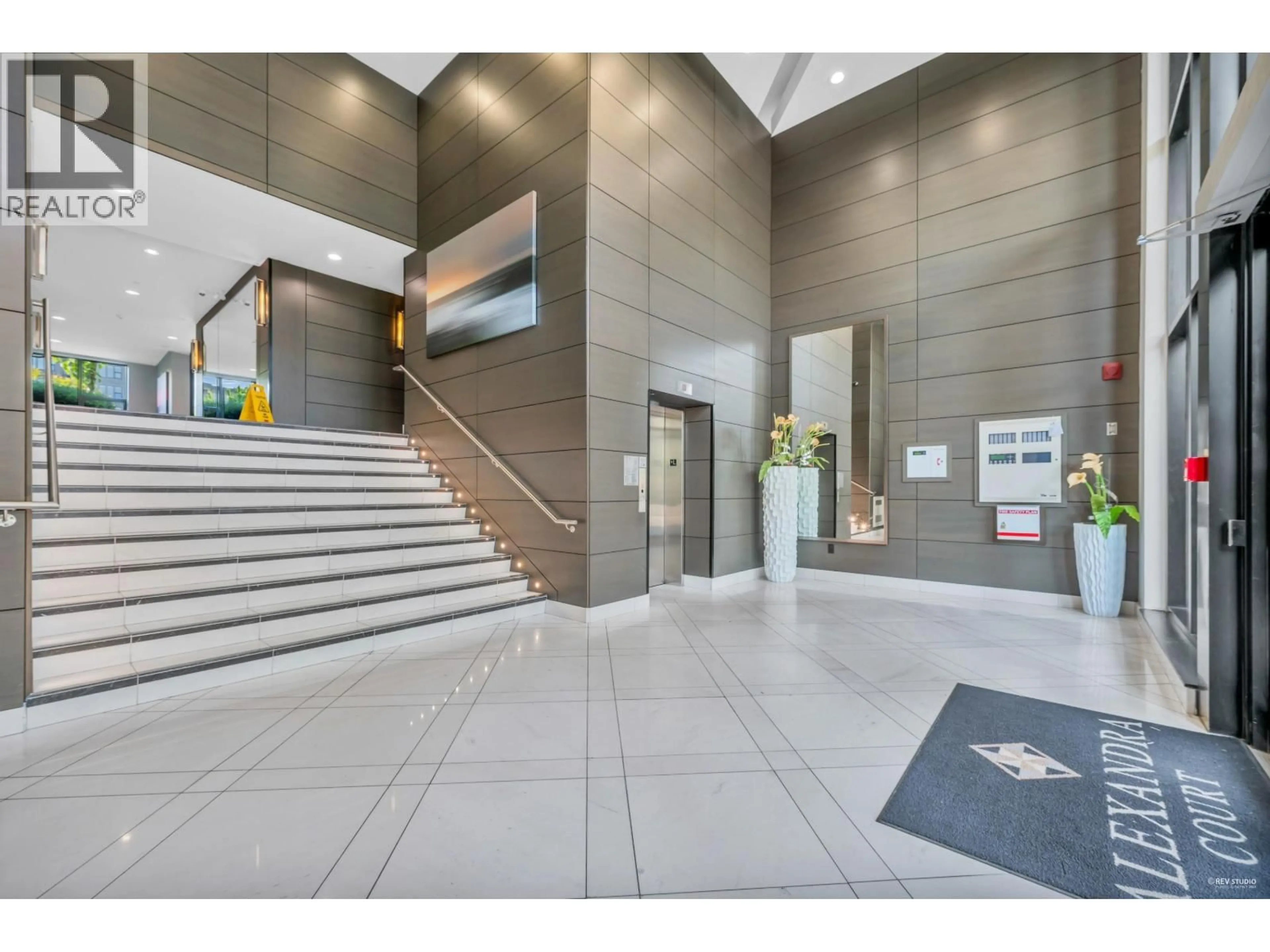 Indoor foyer for 418 - 9366 TOMICKI AVENUE, Richmond British Columbia V6X0N9