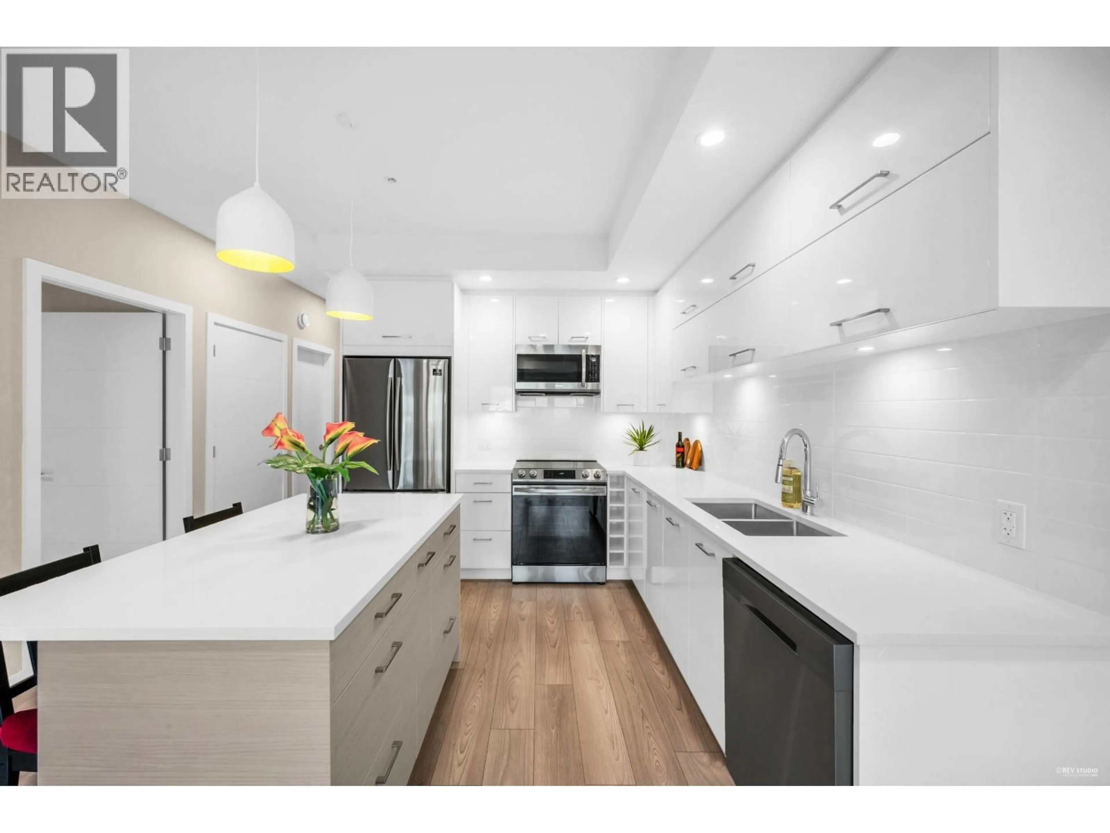 Contemporary kitchen, unknown for 313 - 38033 SECOND AVENUE, Squamish British Columbia V8B0C4