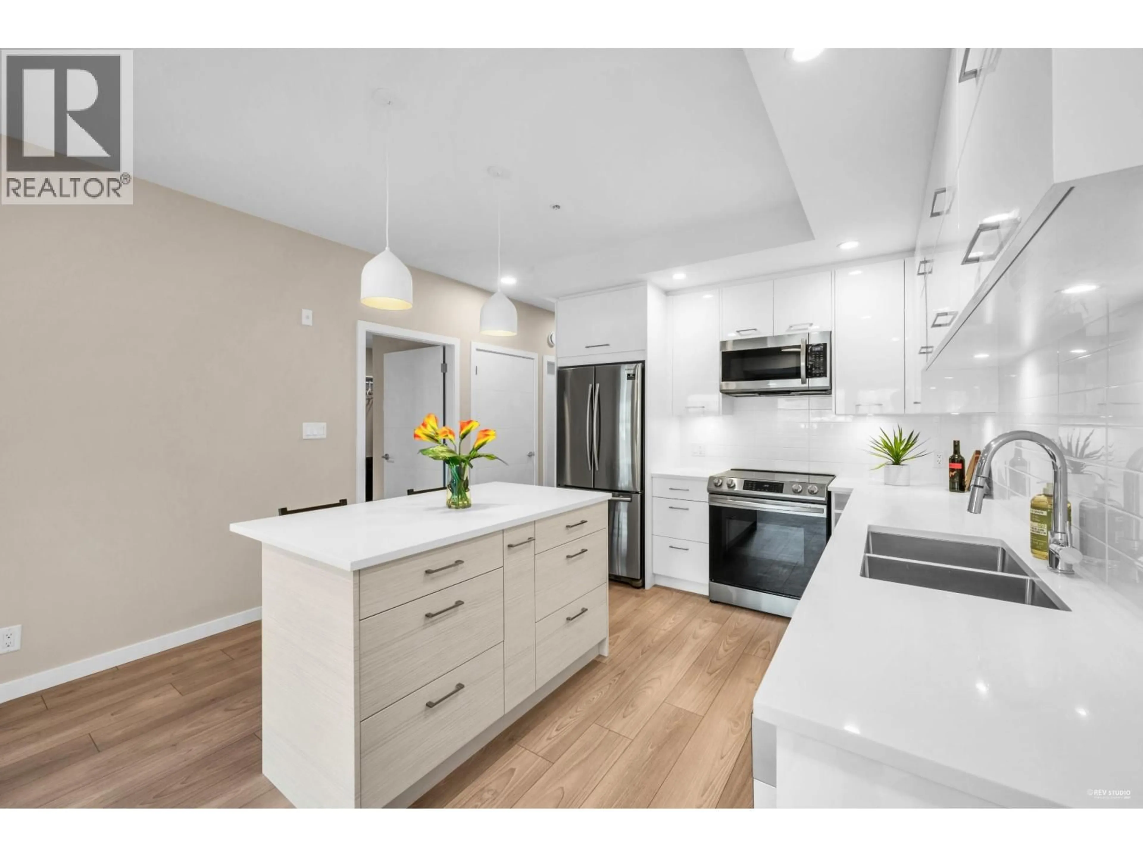 Open concept kitchen, unknown for 313 - 38033 SECOND AVENUE, Squamish British Columbia V8B0C4