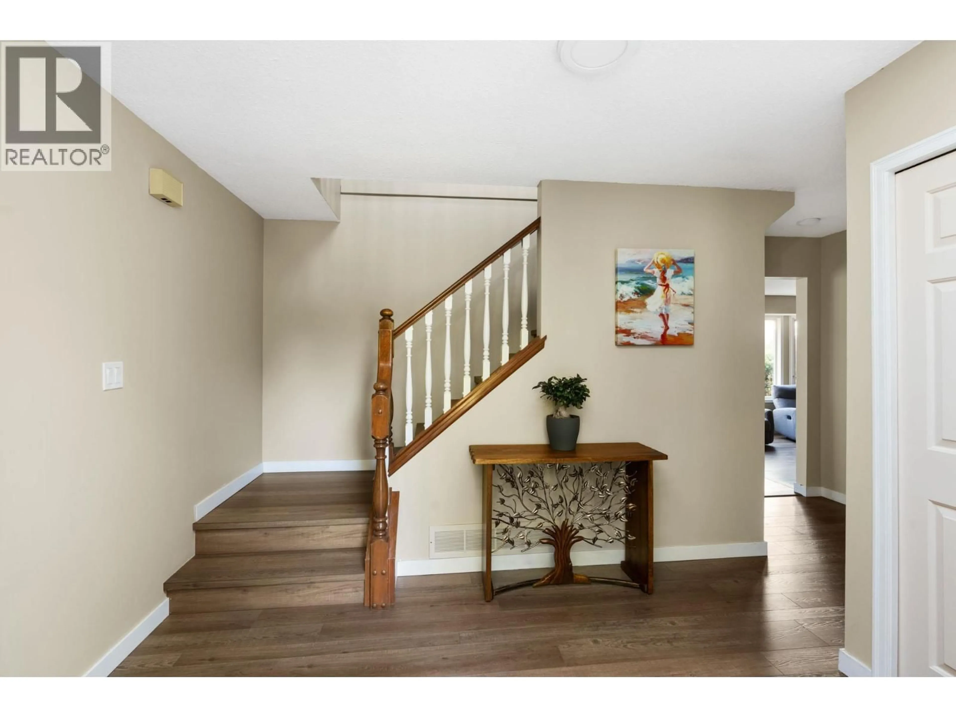 Indoor entryway for 5162 ALDERFEILD PLACE, West Vancouver British Columbia V7W2W7
