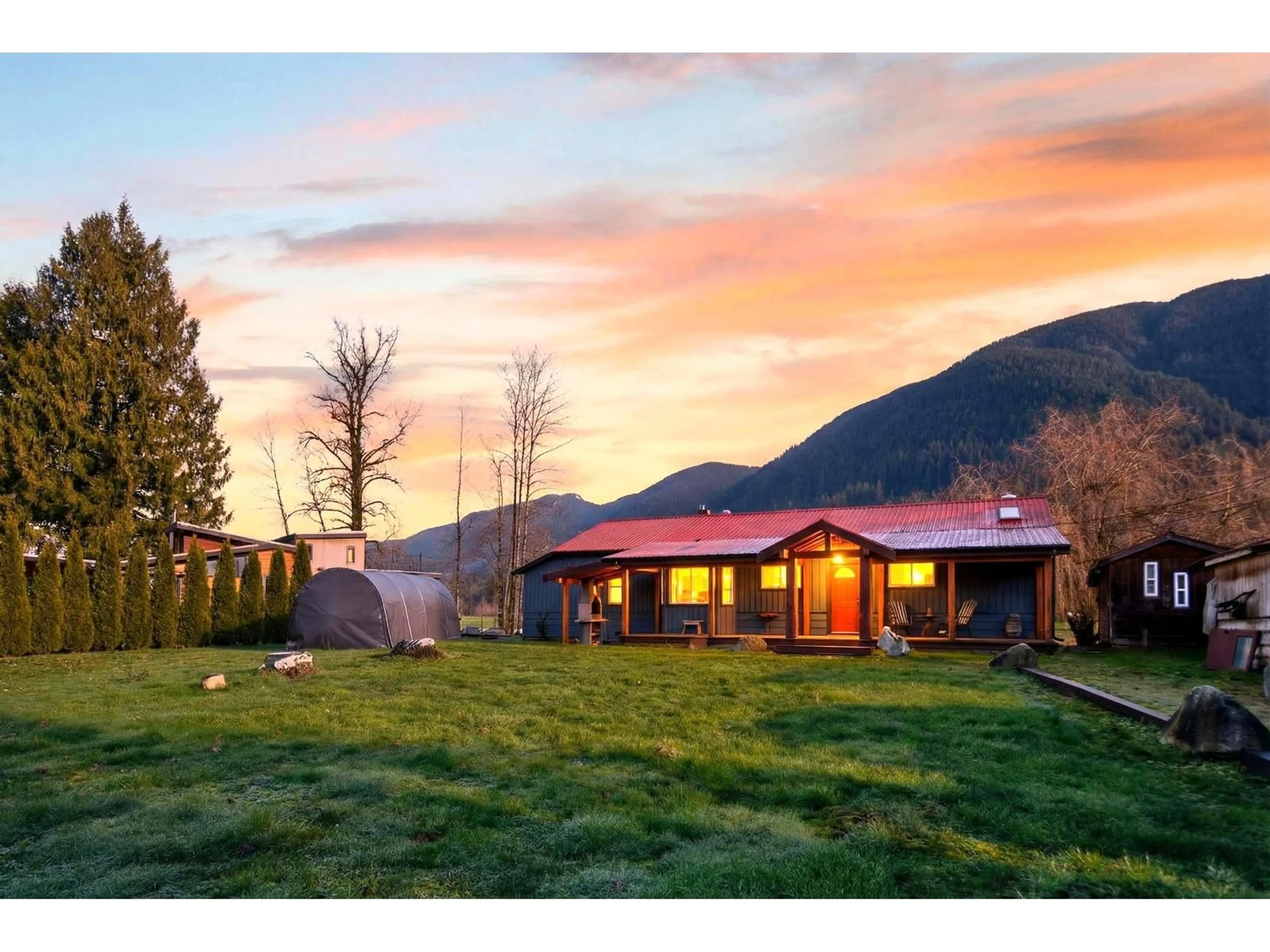 A pic from outside/outdoor area/front of a property/back of a property/a pic from drone, mountain view for 10148 MOUNTAINVIEW ROAD, Mission British Columbia V2V4J1