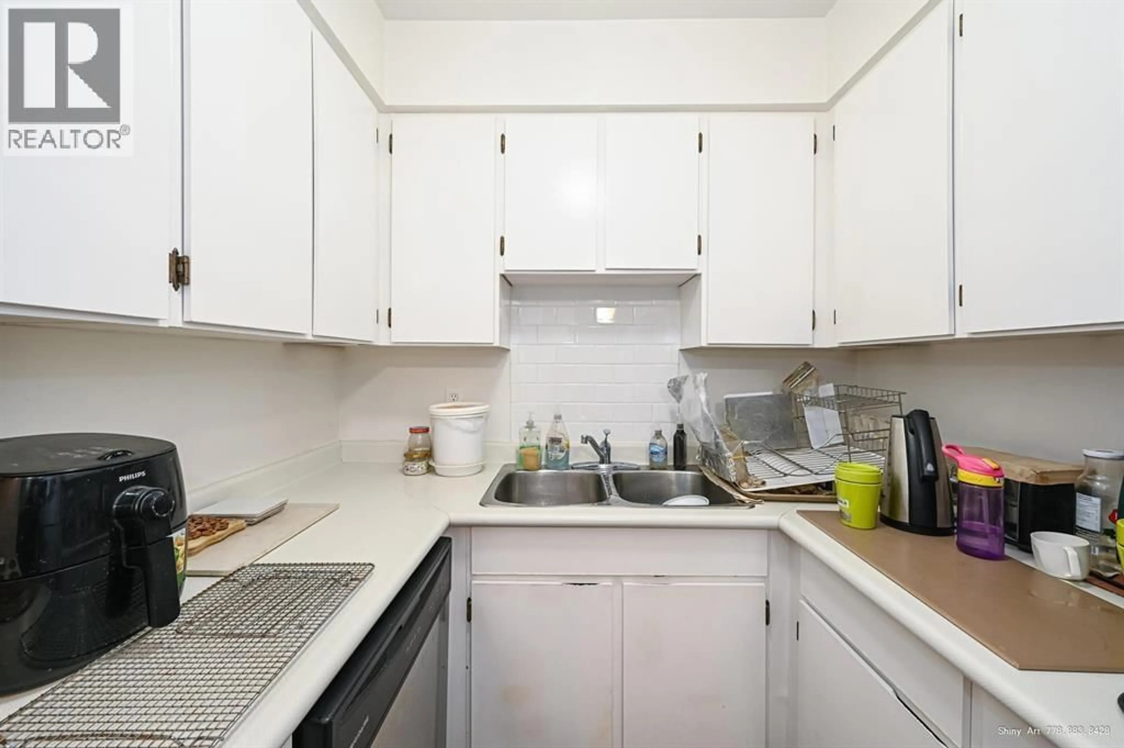 Standard kitchen, unknown for 406 - 16 LAKEWOOD DRIVE, Vancouver British Columbia V5L4L1
