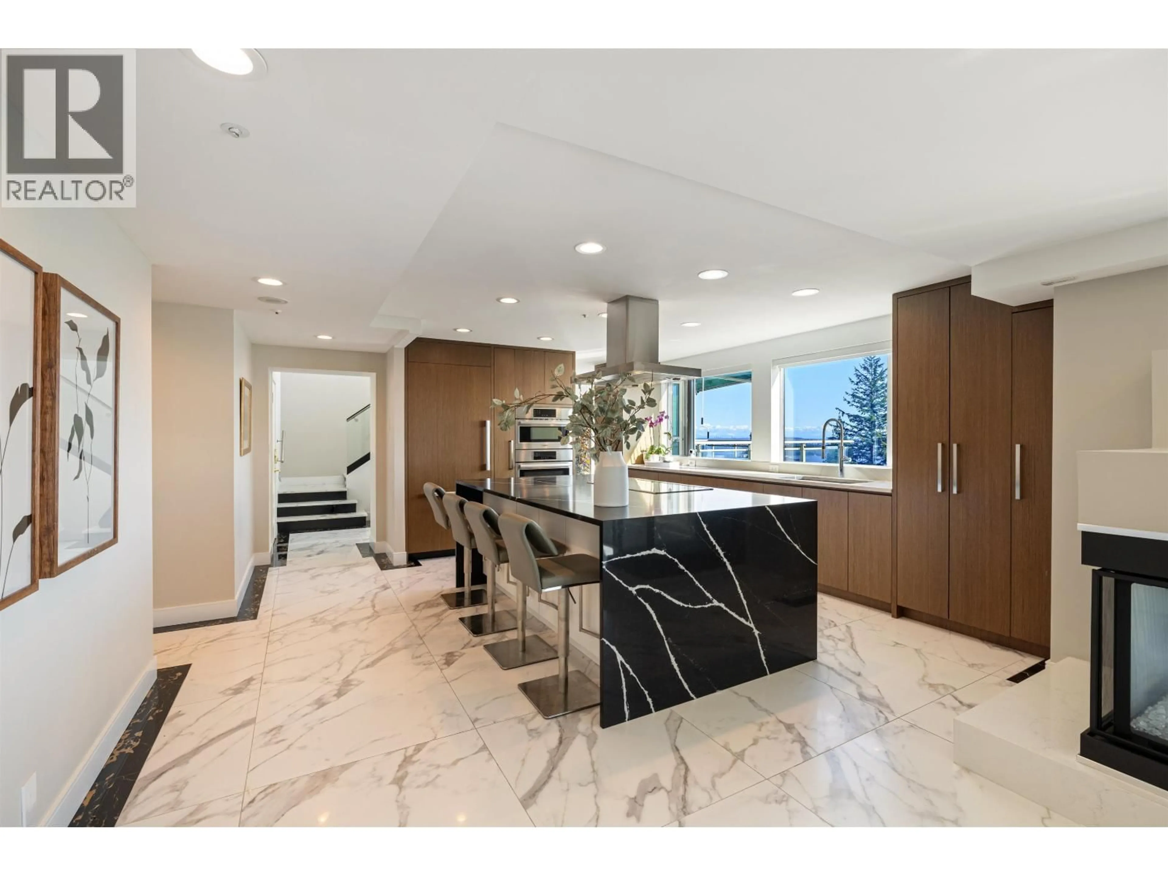 Open concept kitchen, ceramic/tile floor for 701 - 3105 DEER RIDGE DRIVE, West Vancouver British Columbia V7S4W1