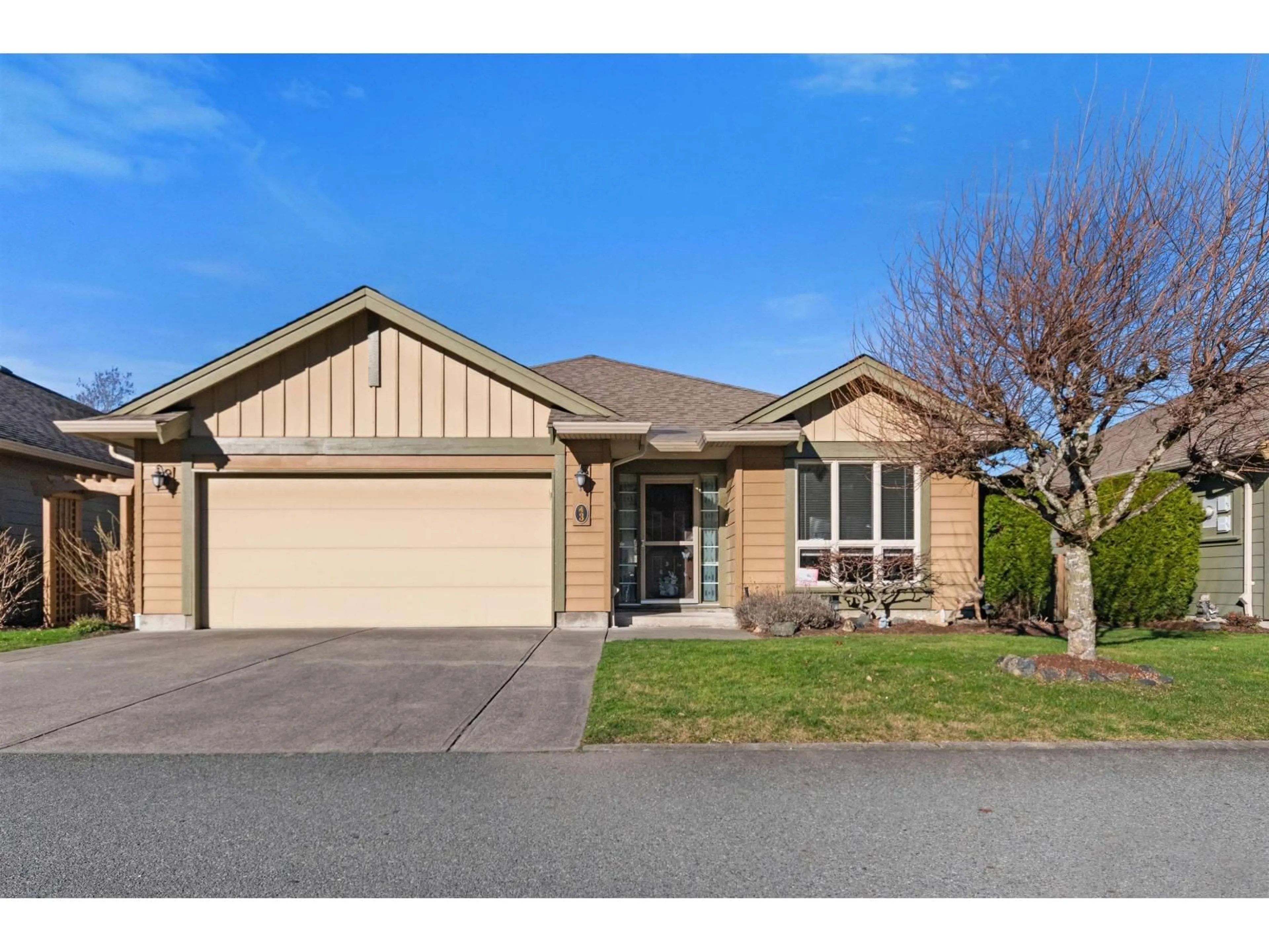 Home with vinyl exterior material, street for 3 - 46000 THOMAS ROAD, Chilliwack British Columbia V2R5W6