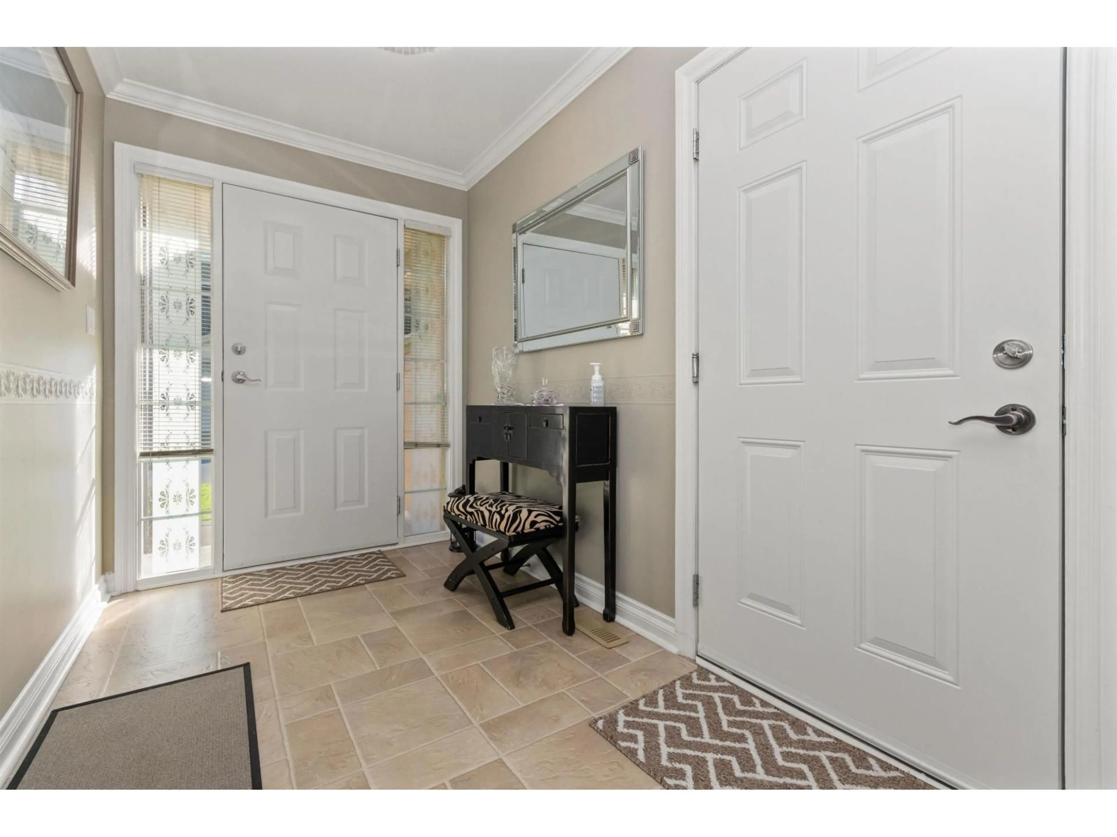 Indoor entryway for 3 - 46000 THOMAS ROAD, Chilliwack British Columbia V2R5W6