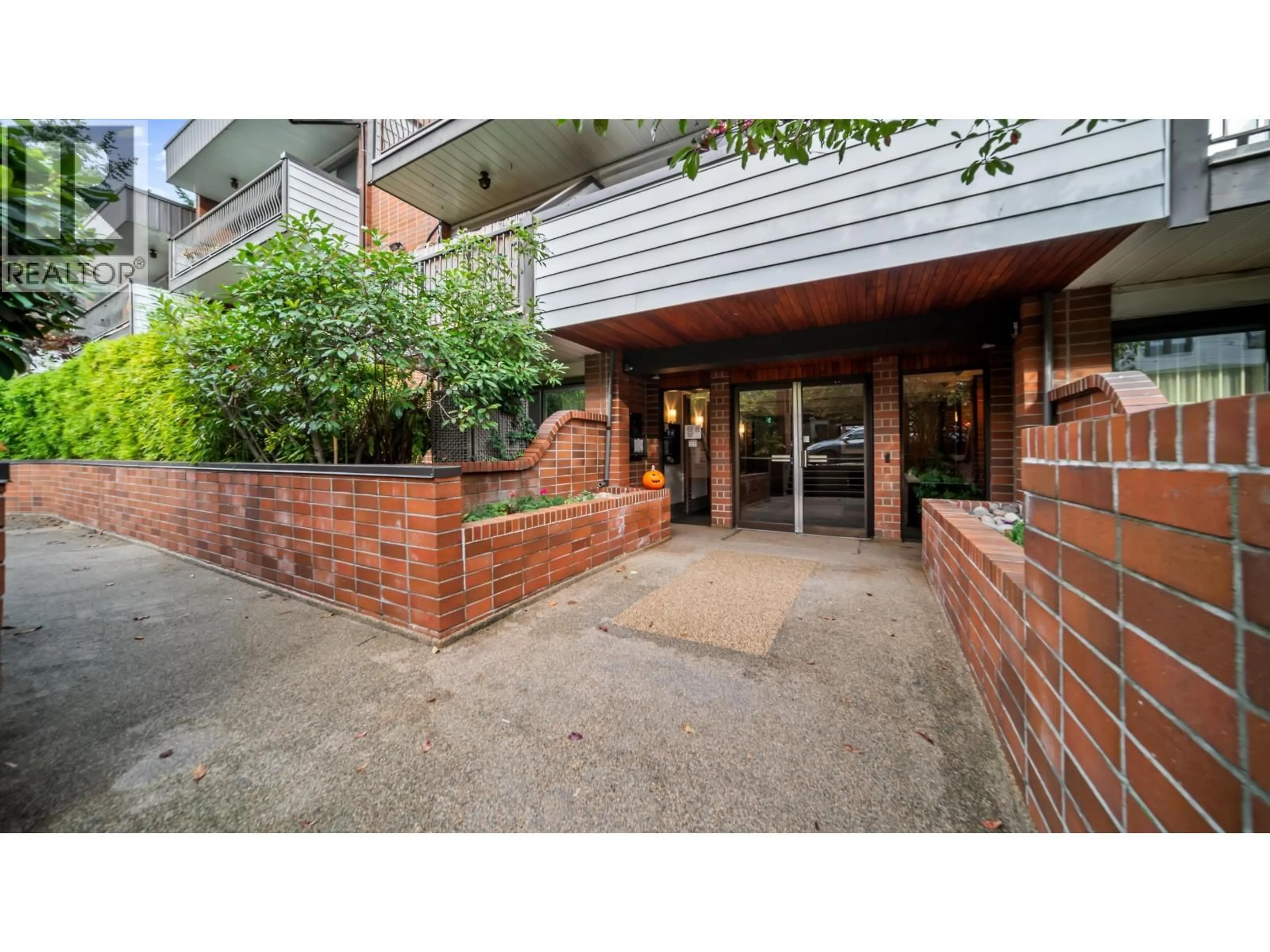 Unknown for 229 - 2033 TRIUMPH STREET, Vancouver British Columbia V5L4X3