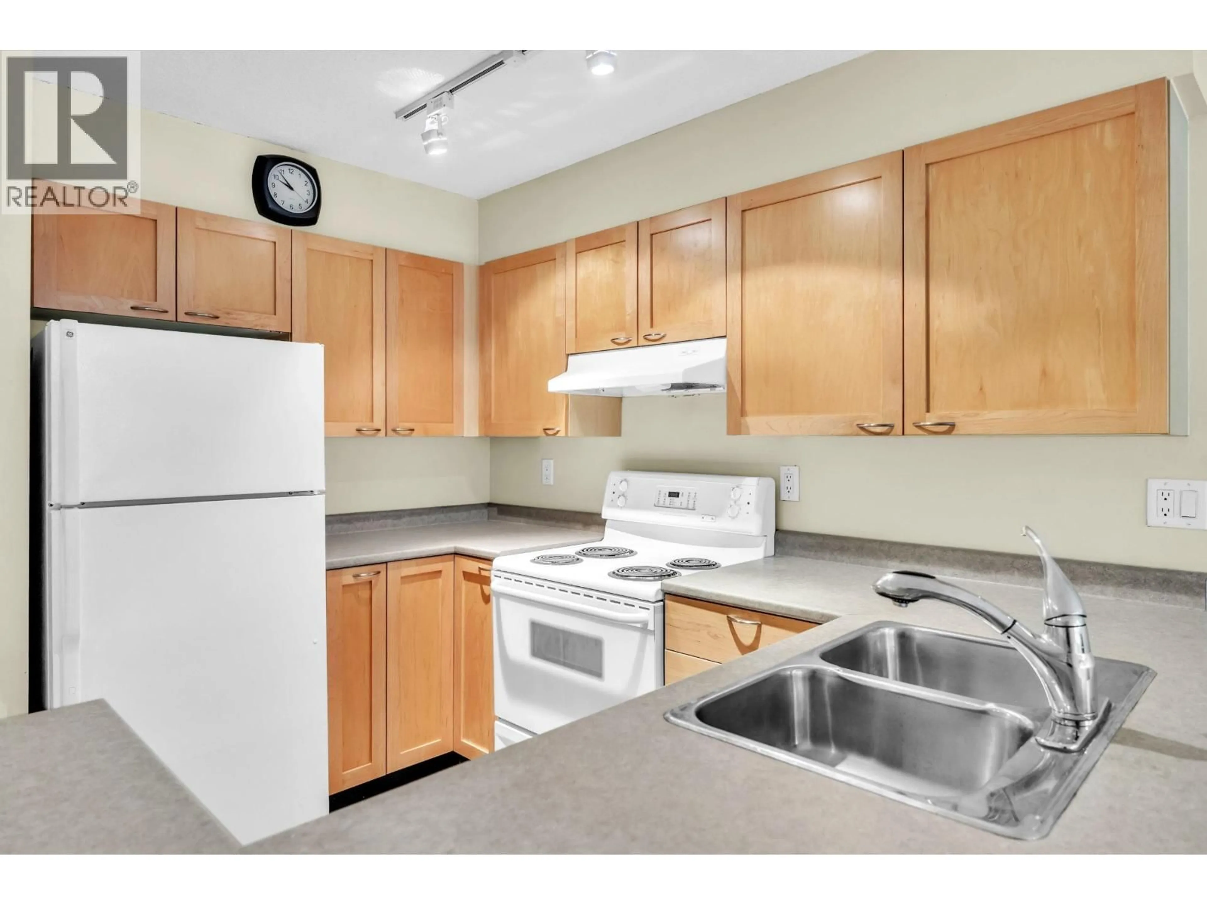 Standard kitchen, unknown for 301 - 7383 GRIFFITHS DRIVE, Burnaby British Columbia V5E4M8