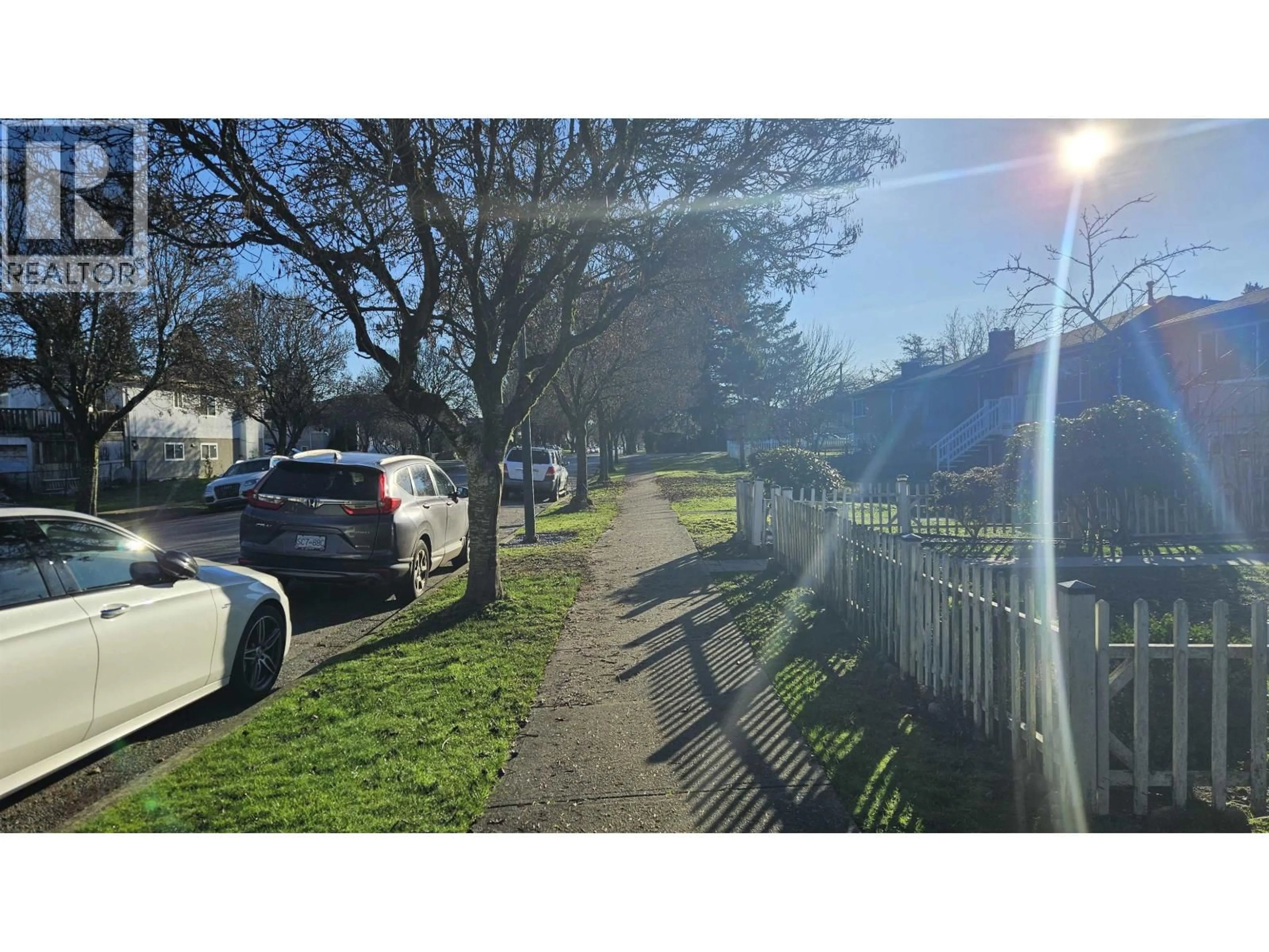 A pic from outside/outdoor area/front of a property/back of a property/a pic from drone, street for 543 RUPERT STREET, Vancouver British Columbia V5K4K6