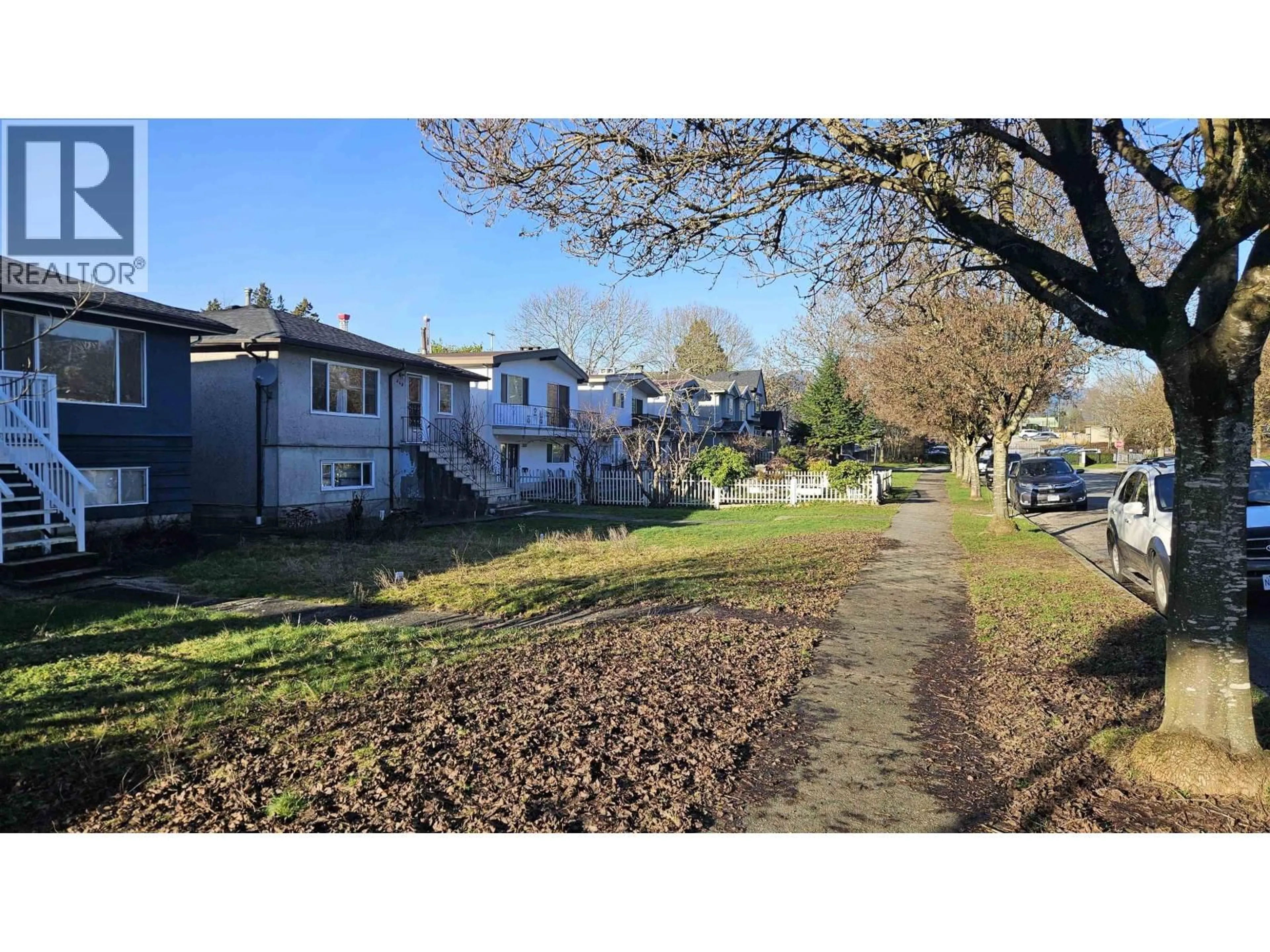 A pic from outside/outdoor area/front of a property/back of a property/a pic from drone, street for 543 RUPERT STREET, Vancouver British Columbia V5K4K6
