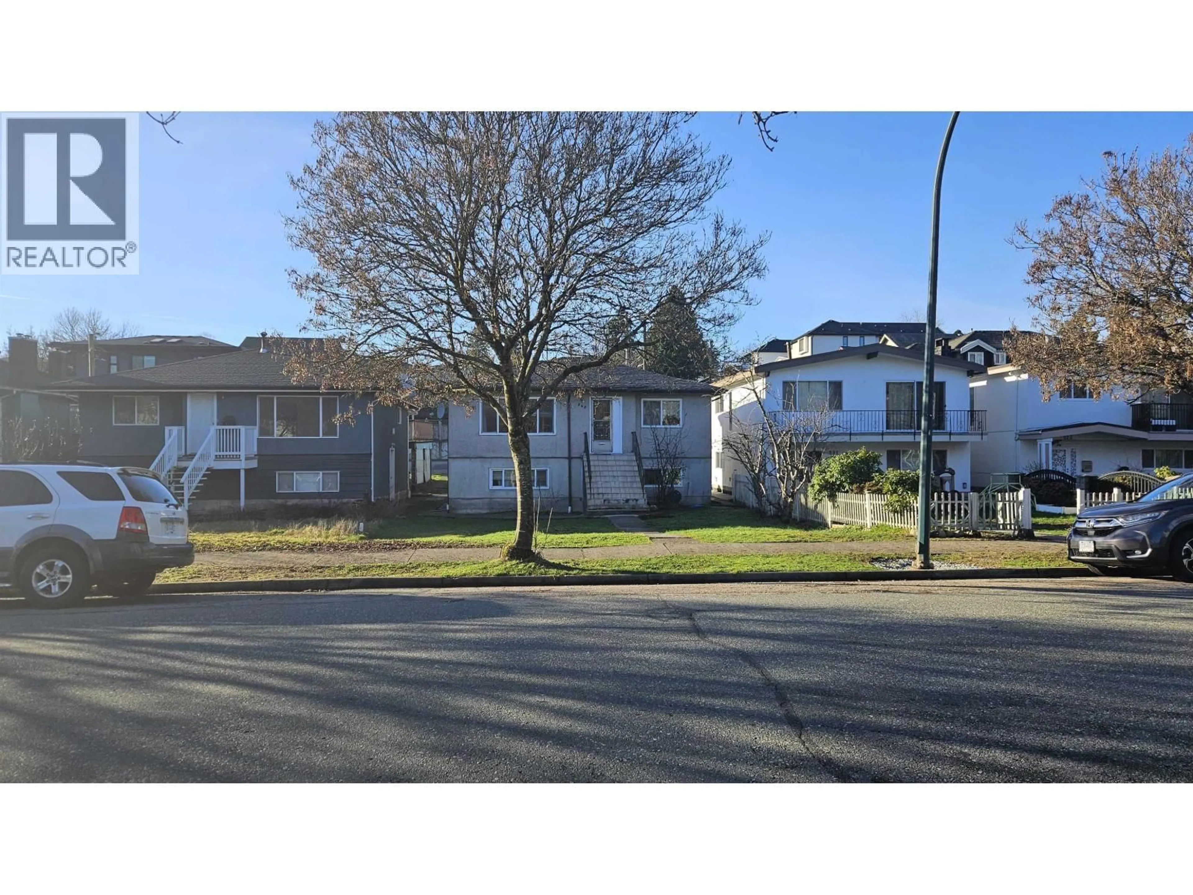 A pic from outside/outdoor area/front of a property/back of a property/a pic from drone, street for 543 RUPERT STREET, Vancouver British Columbia V5K4K6