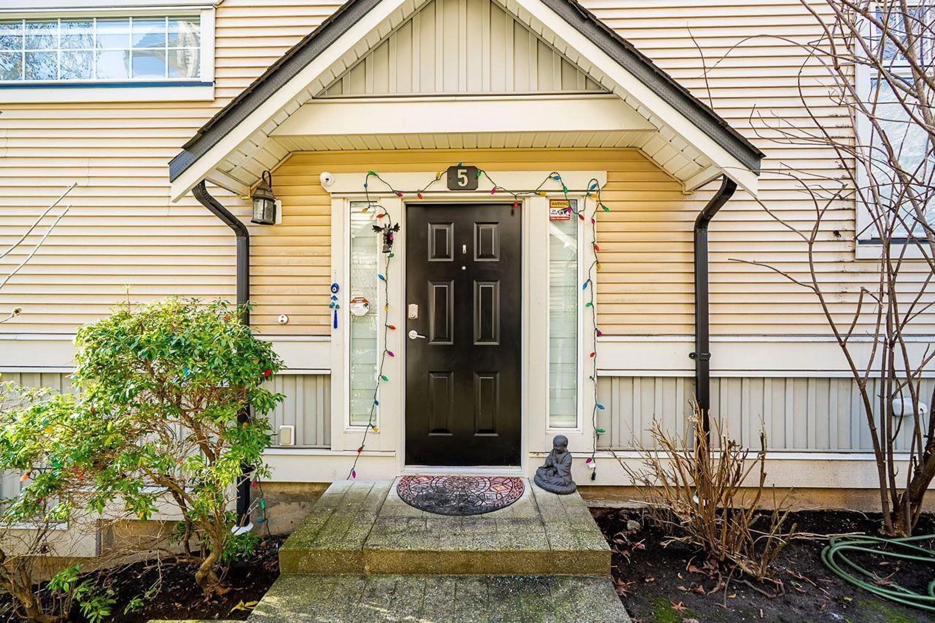 Indoor entryway for 5 - 8383 159 STREET, Surrey British Columbia V4N0W2