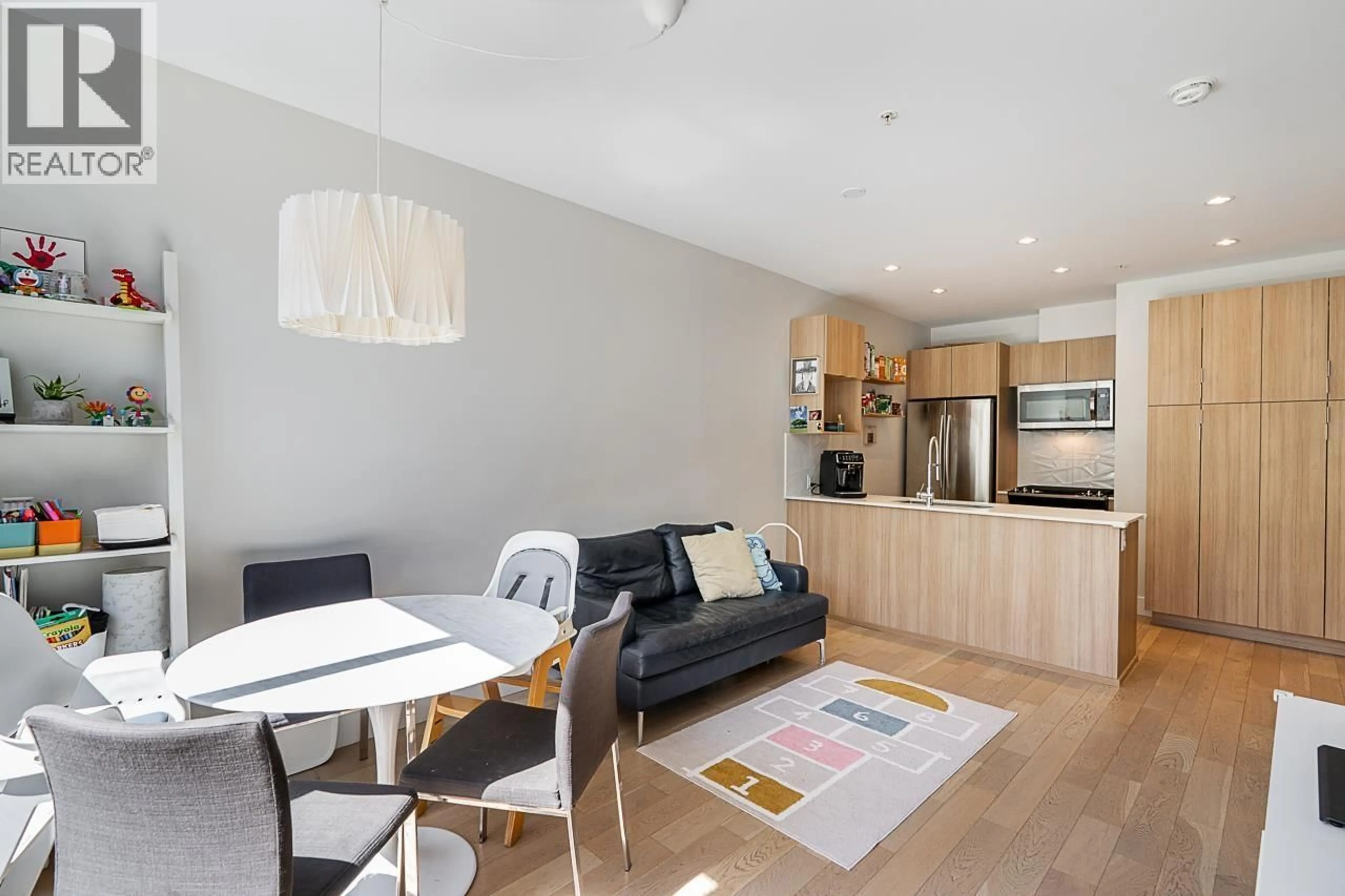 Unknown for 5 - 531 16TH AVENUE, Vancouver British Columbia V5T2V1