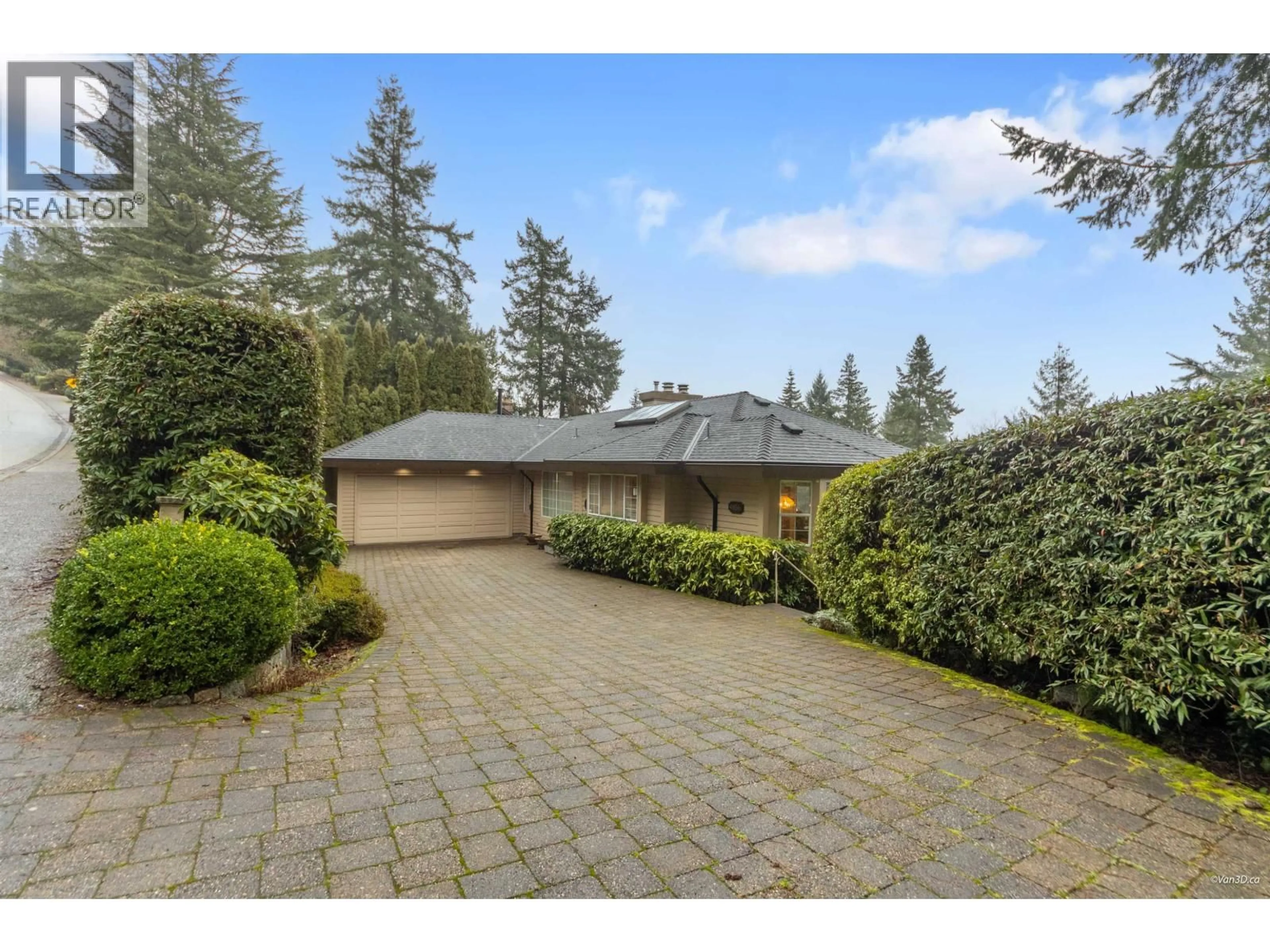 A pic from outside/outdoor area/front of a property/back of a property/a pic from drone, street for 4856 HEADLAND DRIVE, West Vancouver British Columbia V7W2Z3