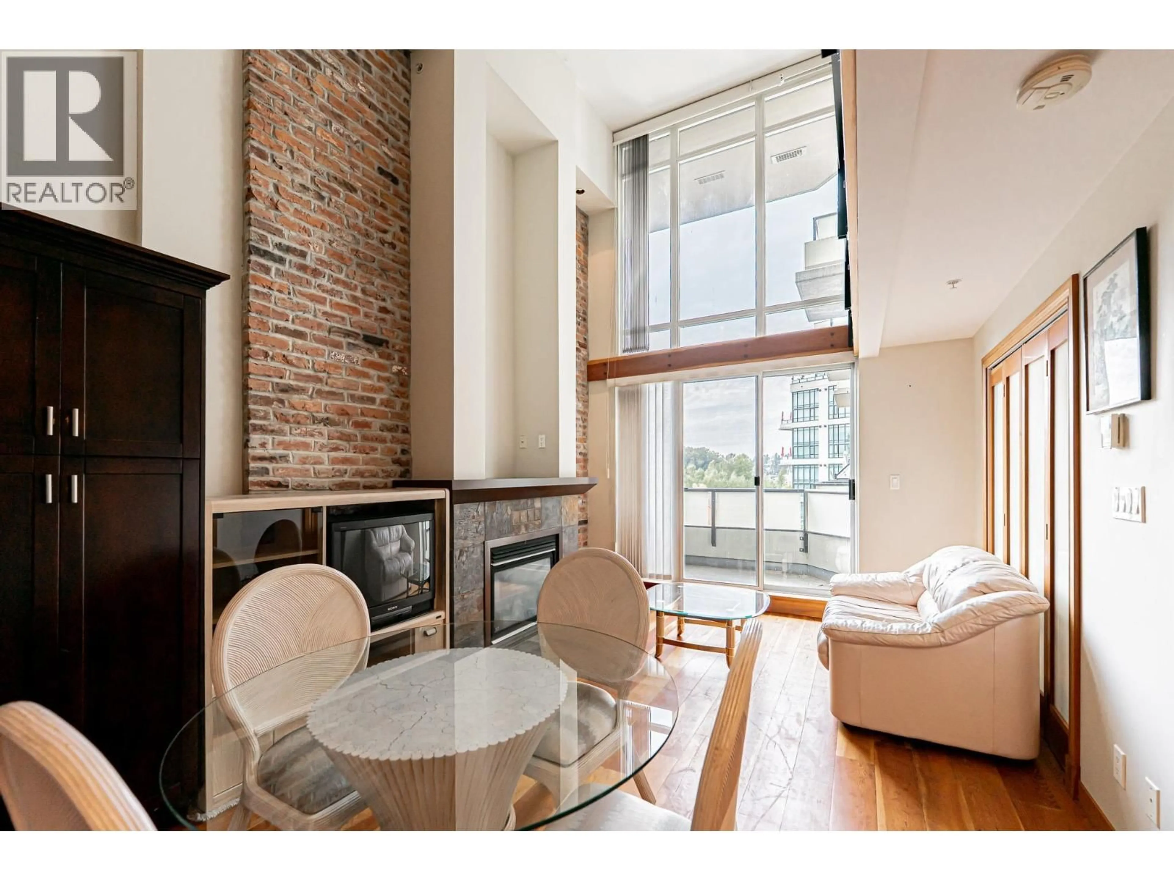 Living room with furniture, unknown for 412 - 10 RENAISSANCE SQUARE, New Westminster British Columbia V3M7B1