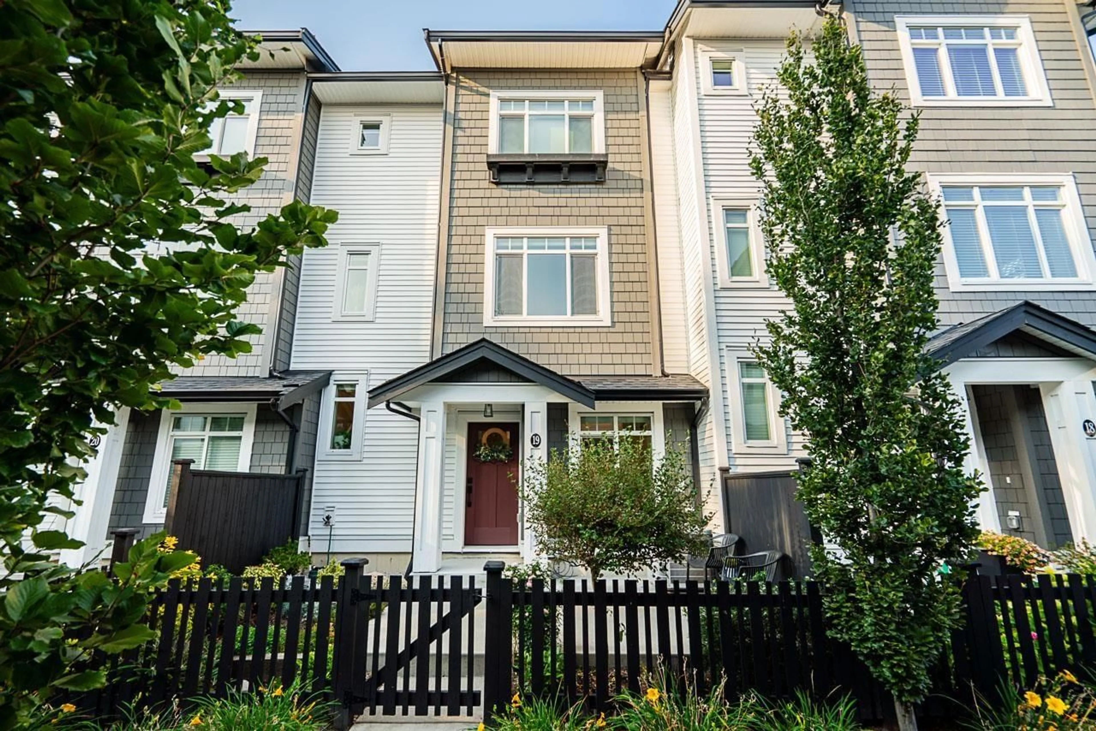 Home with vinyl exterior material, street for 19 - 6897 201 STREET, Langley British Columbia V2Y0Z3