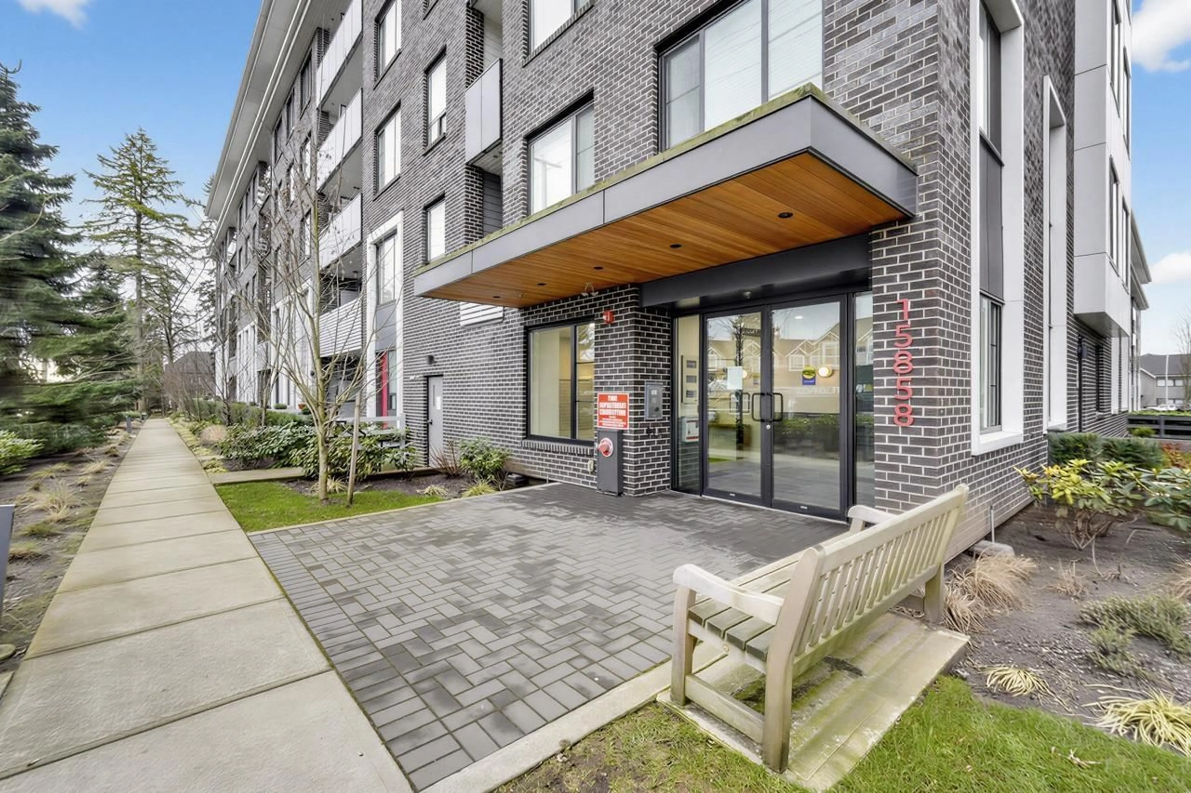 Patio, street for 516 - 15858 FRASER HIGHWAY, Surrey British Columbia V4N6X4