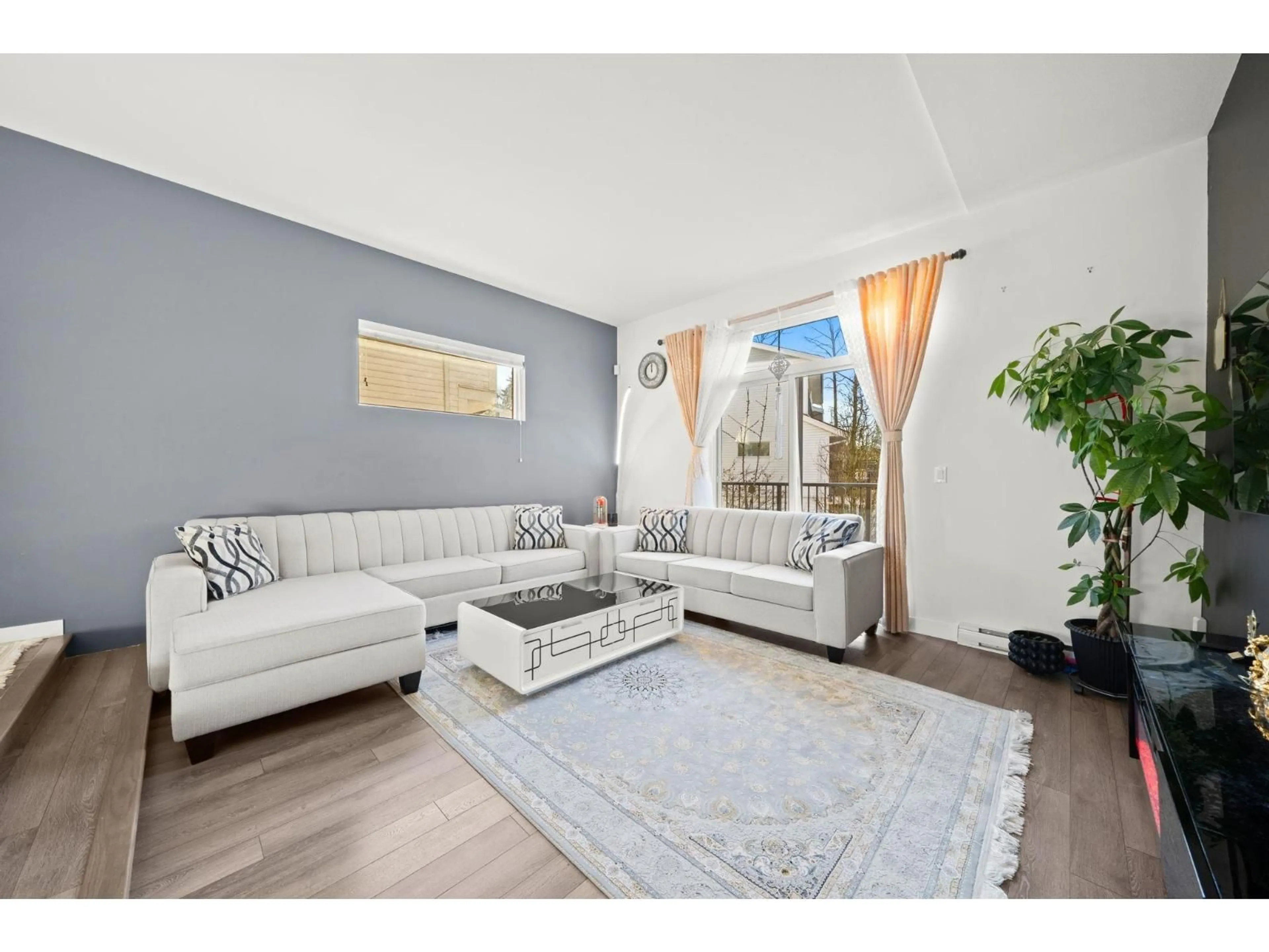 Living room with furniture, unknown for 31 - 15340 GUILDFORD DRIVE, Surrey British Columbia V3R0C9