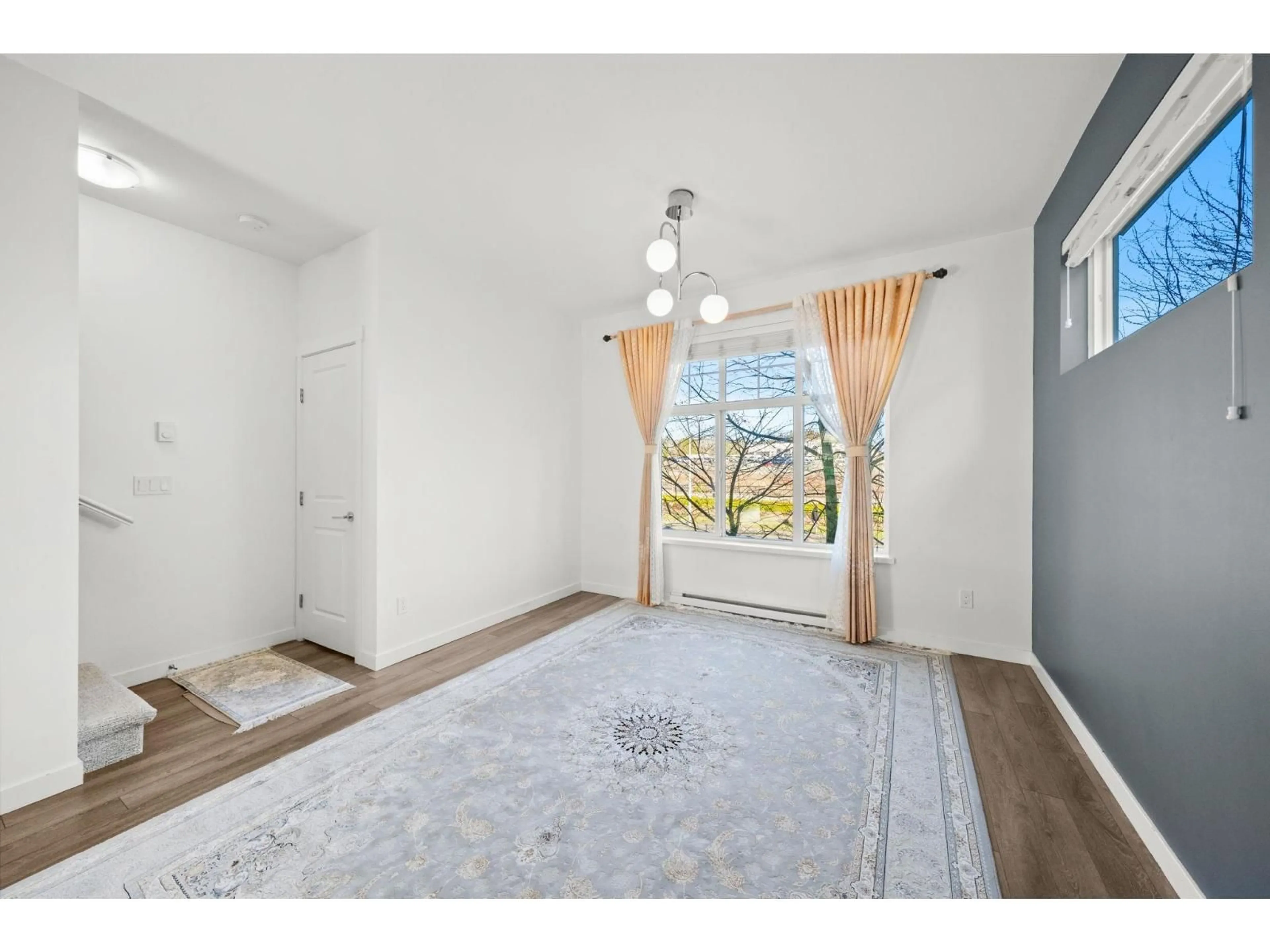 Indoor entryway for 31 - 15340 GUILDFORD DRIVE, Surrey British Columbia V3R0C9