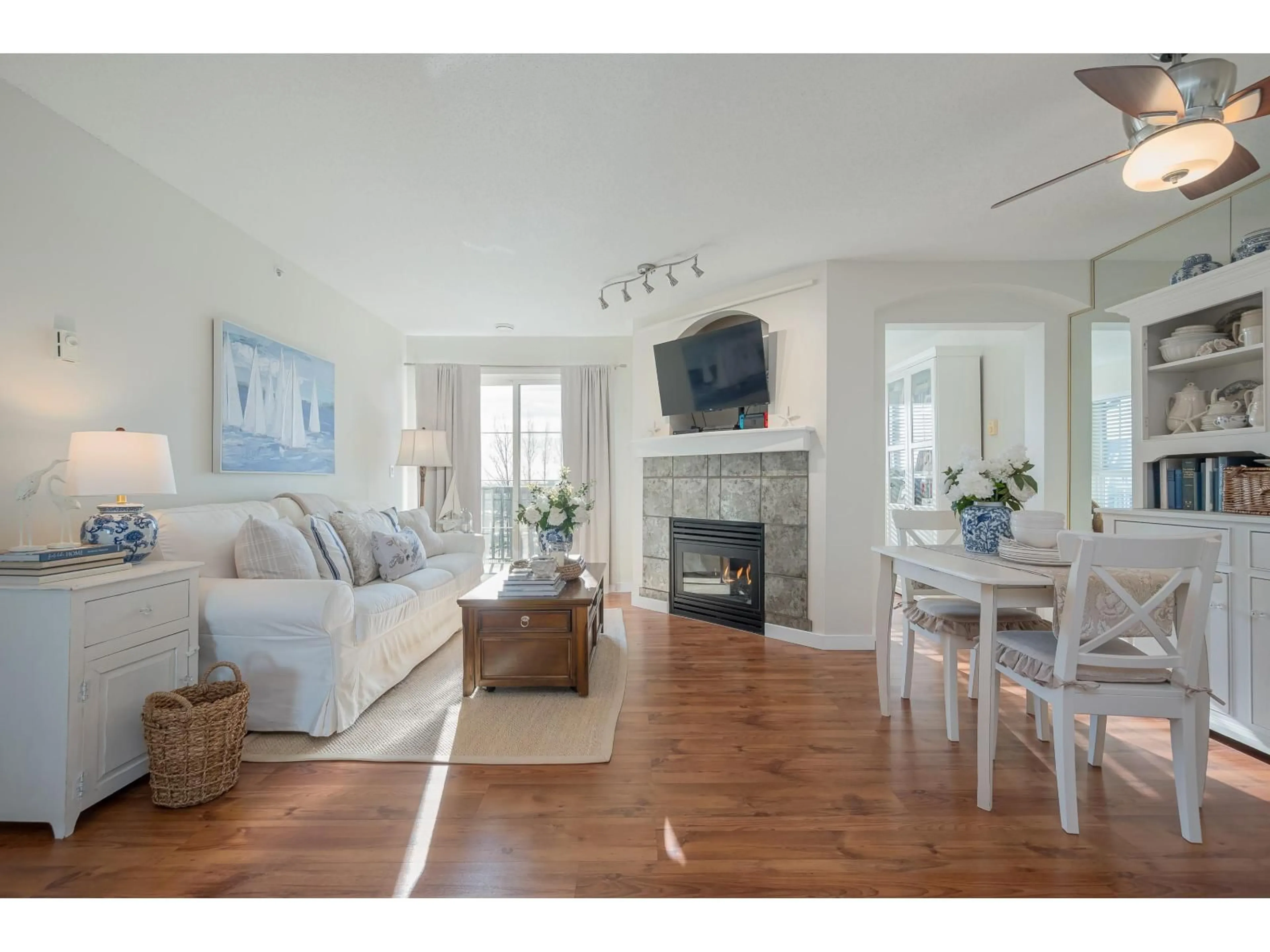 Living room with furniture, wood/laminate floor for 307 - 6336 197 STREET, Langley British Columbia V2Y2T7