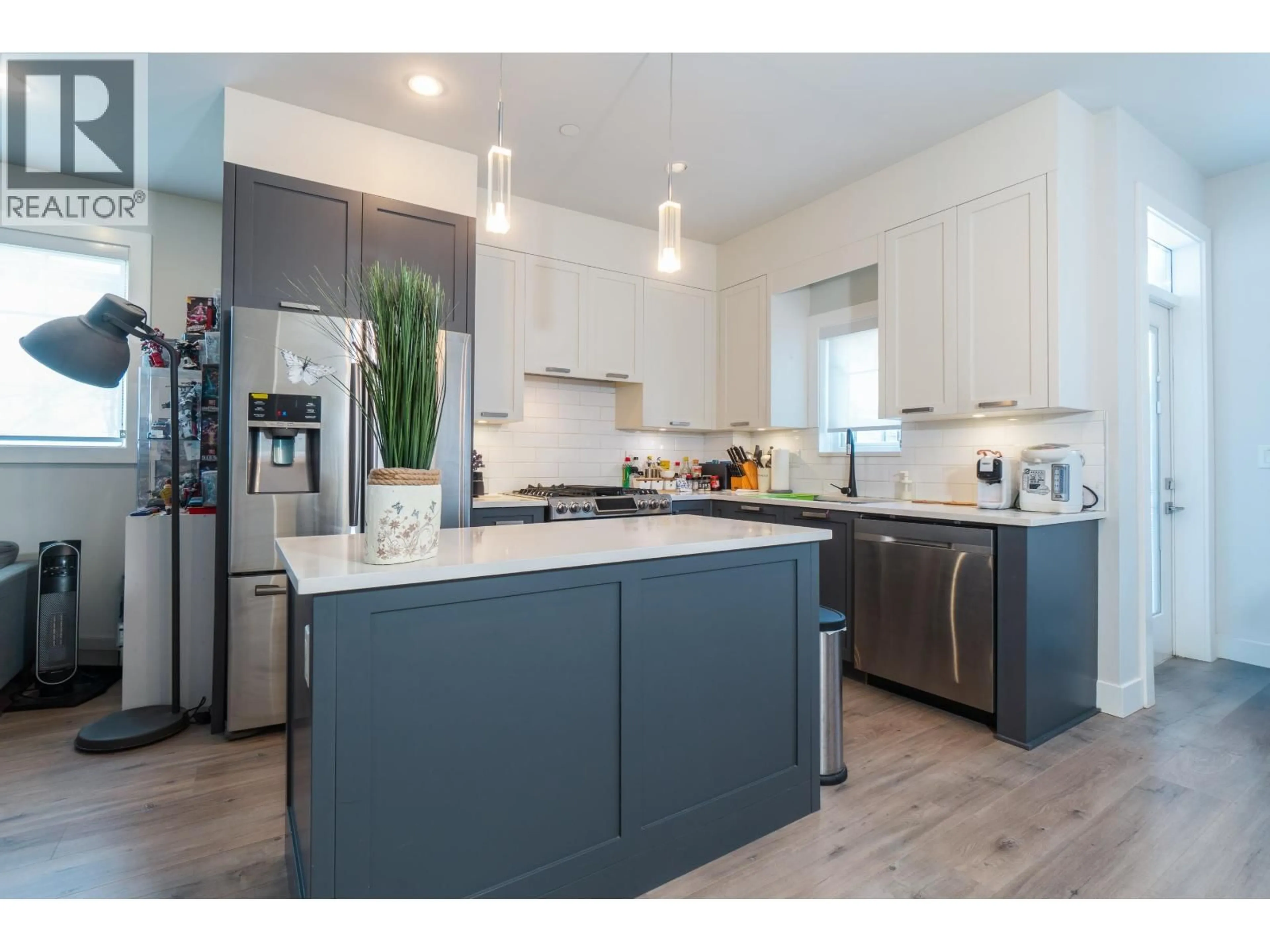 Open concept kitchen, wood/laminate floor for 46 - 188 WOOD STREET, New Westminster British Columbia V3M0H6
