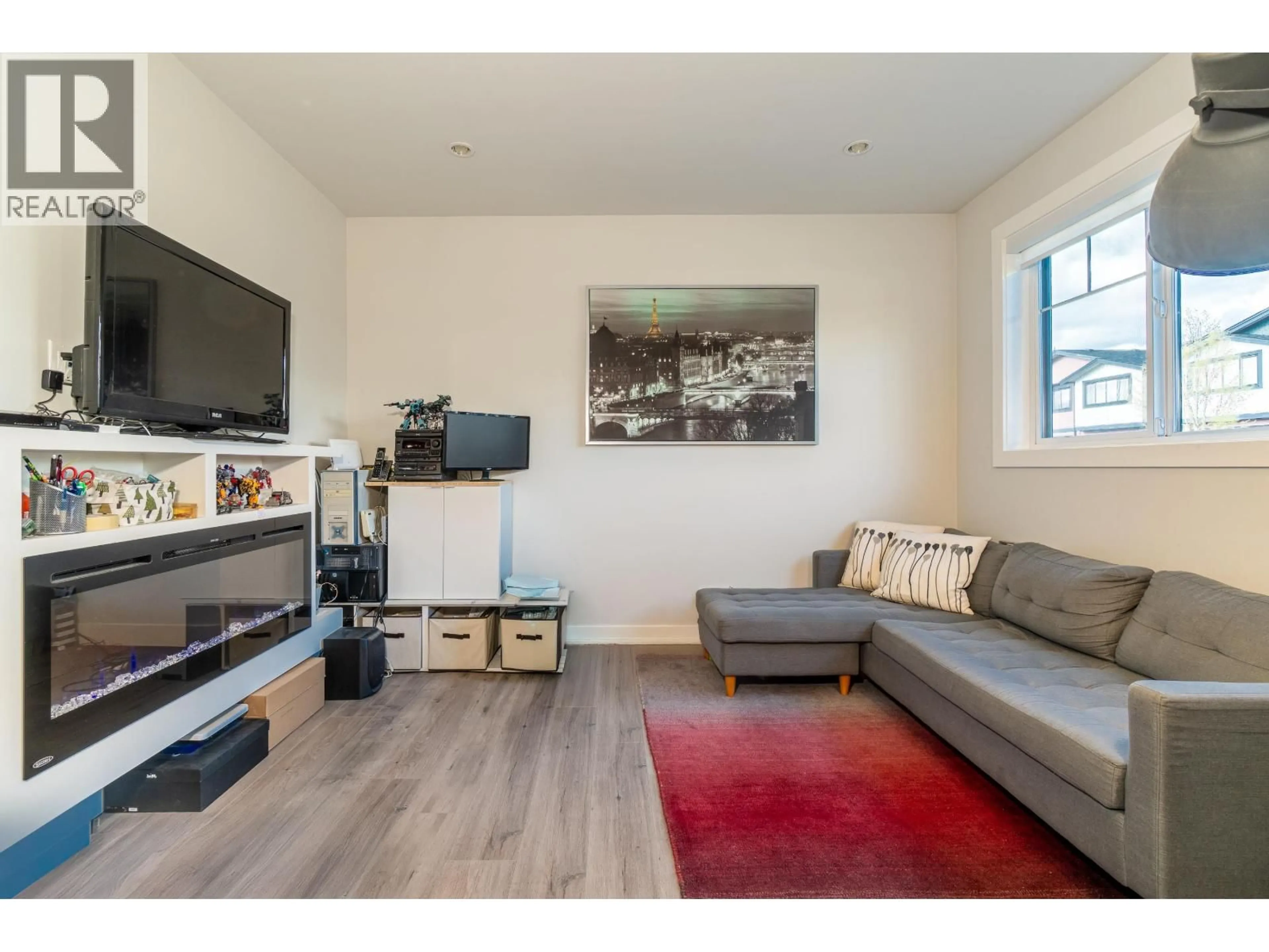 Living room with furniture, wood/laminate floor for 46 - 188 WOOD STREET, New Westminster British Columbia V3M0H6