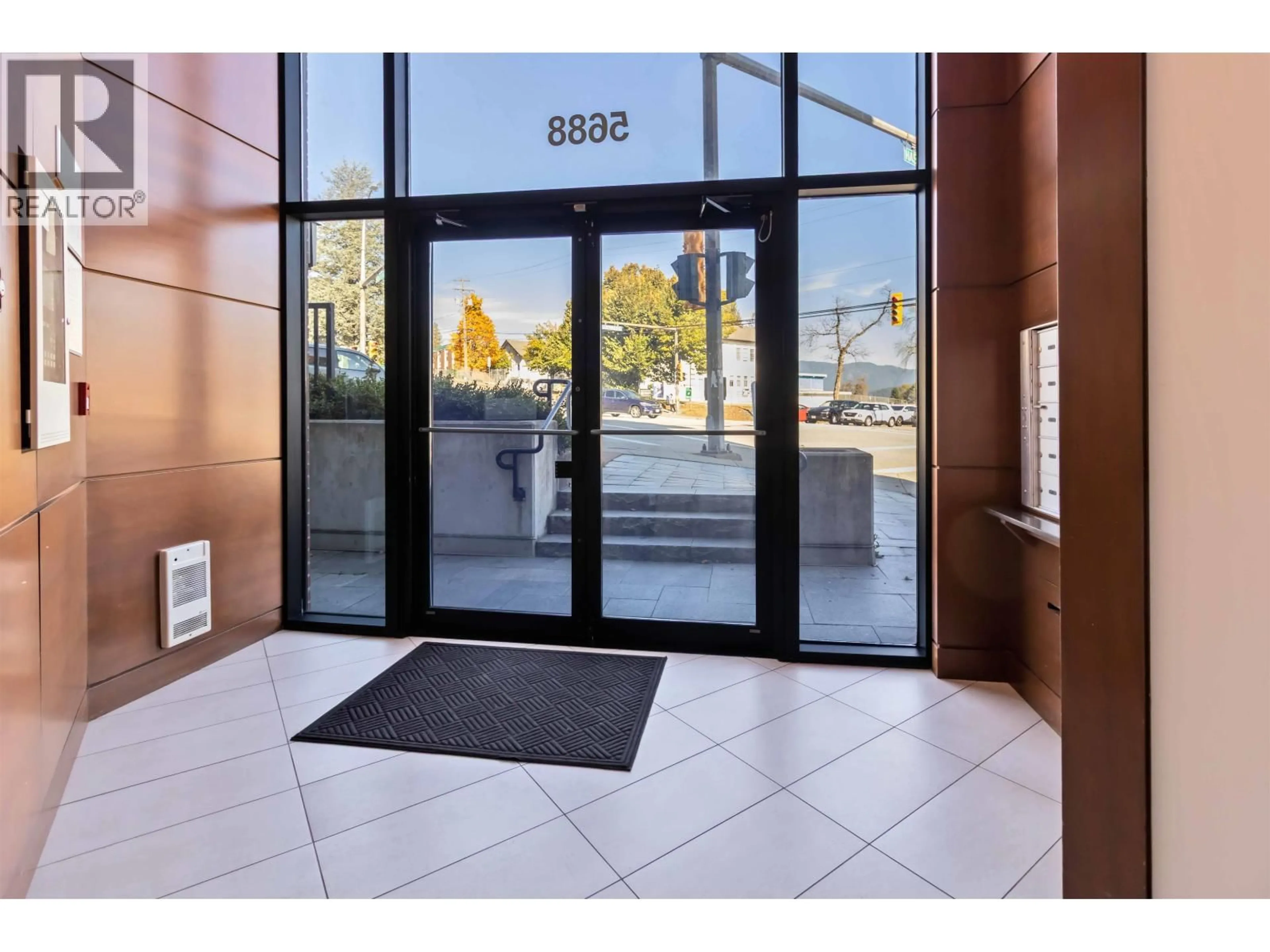Indoor foyer for 303 - 5688 HASTINGS STREET, Burnaby British Columbia V5B1R4