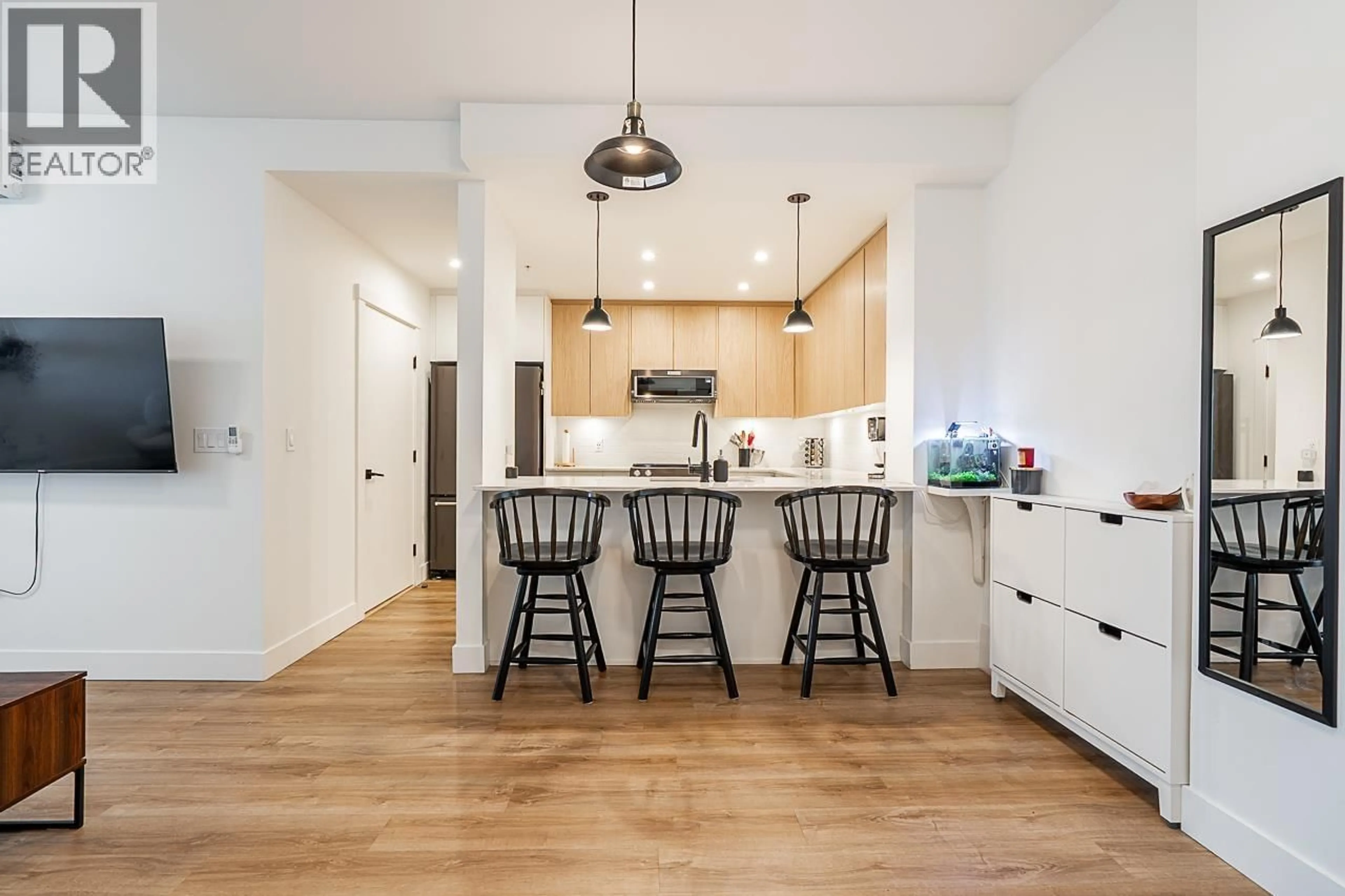 Open concept kitchen, wood/laminate floor for 1608 - 2180 KELLY AVENUE, Port Coquitlam British Columbia V3C0S6