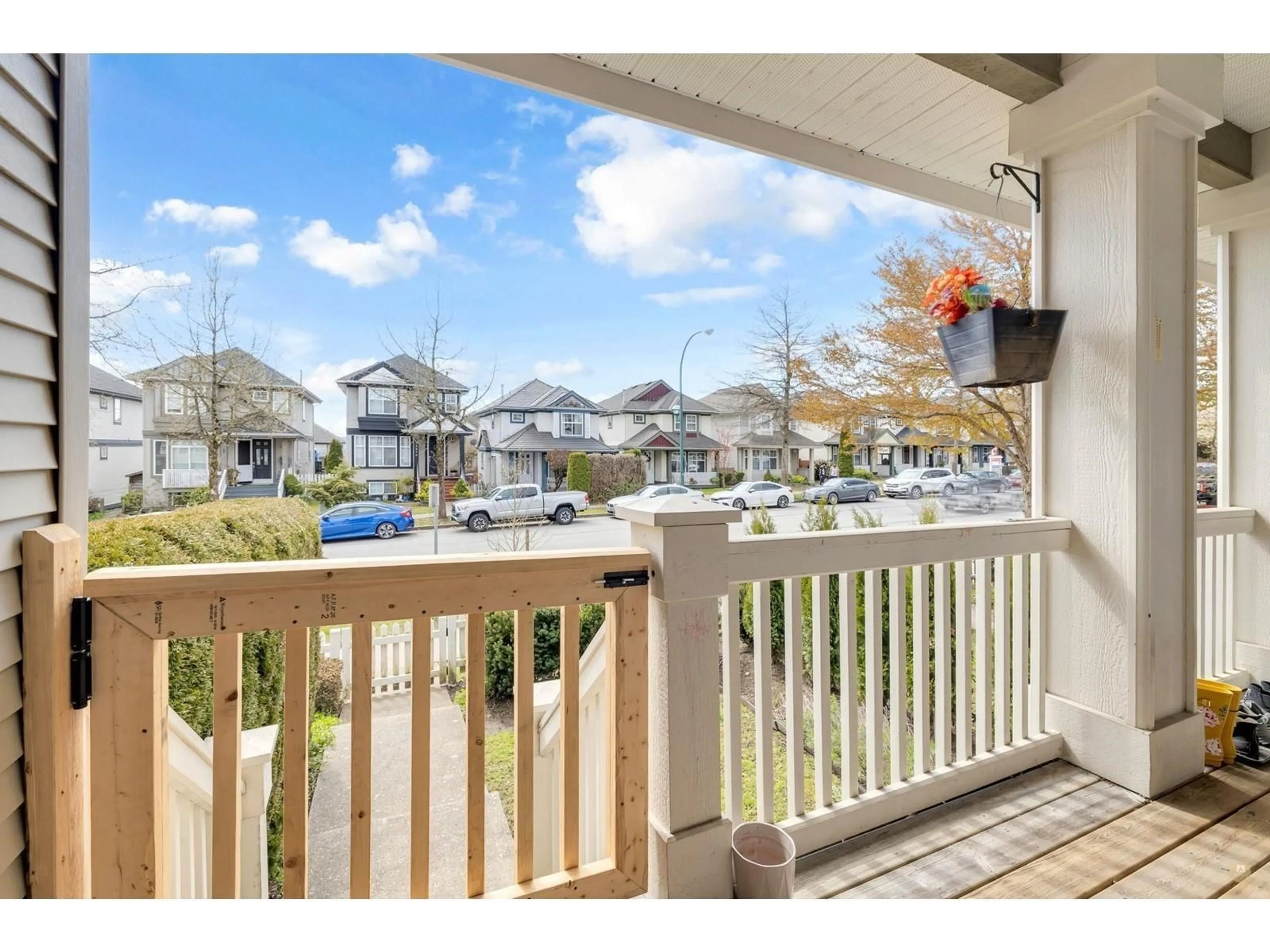 Patio, water/lake/river/ocean view for 3 - 14877 58 AVENUE, Surrey British Columbia V3S8Y9