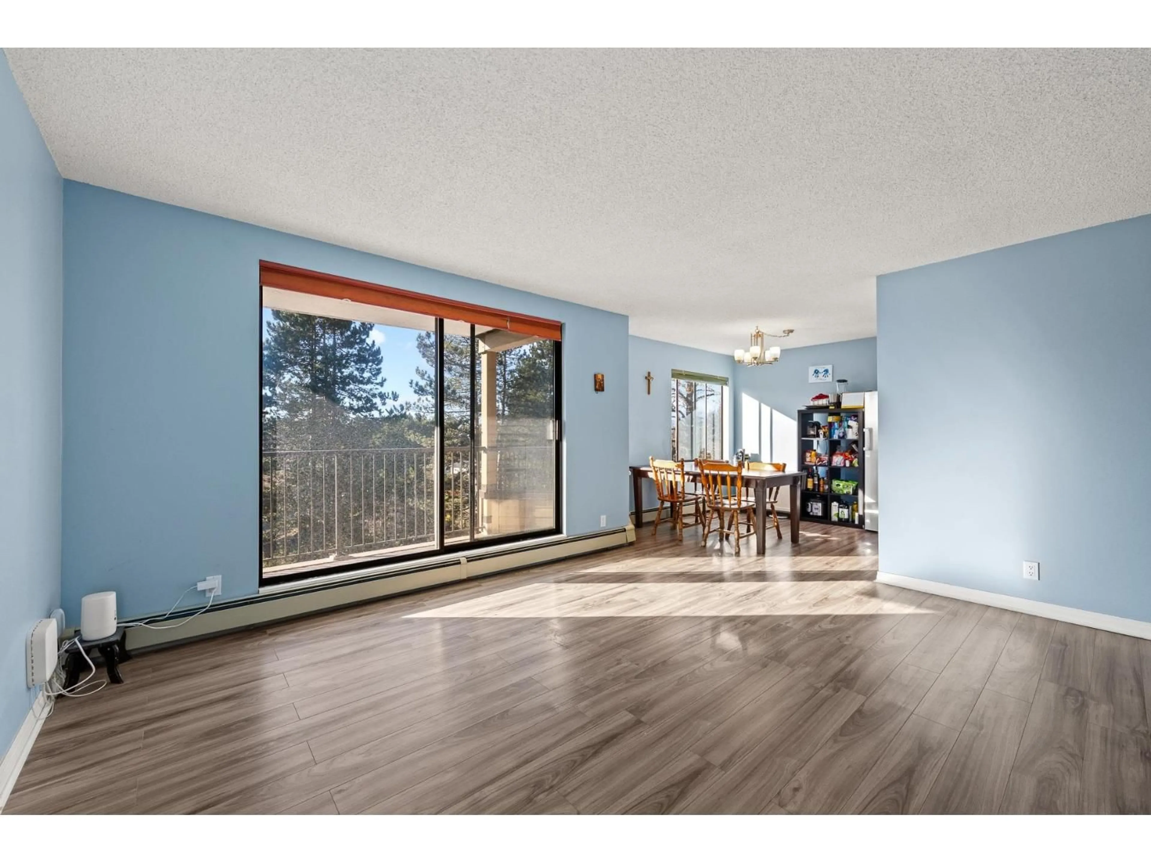 A pic of a room for 301 - 1760 SOUTHMERE CRESCENT, Surrey British Columbia V4A6E5