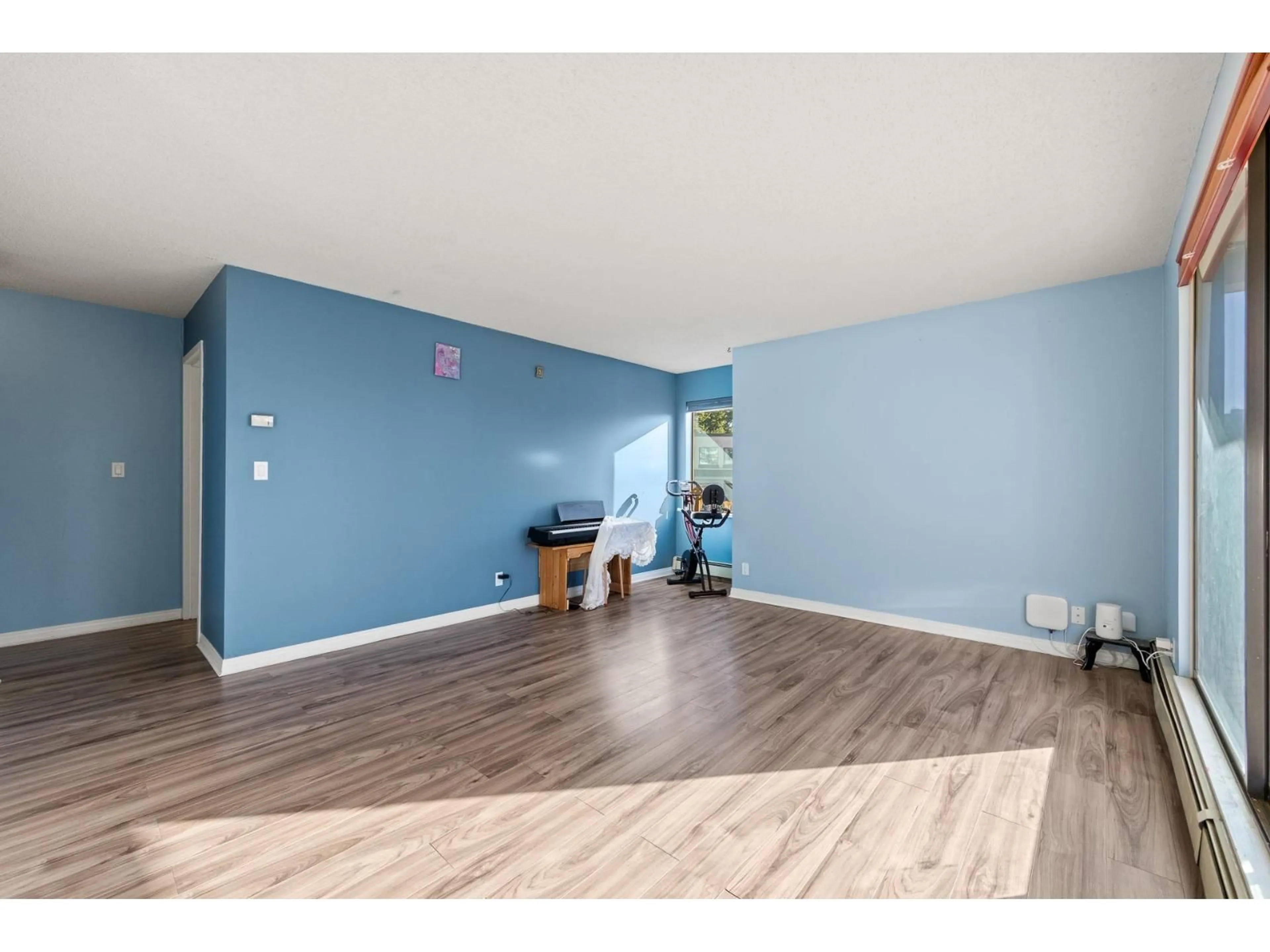 A pic of a room for 301 - 1760 SOUTHMERE CRESCENT, Surrey British Columbia V4A6E5