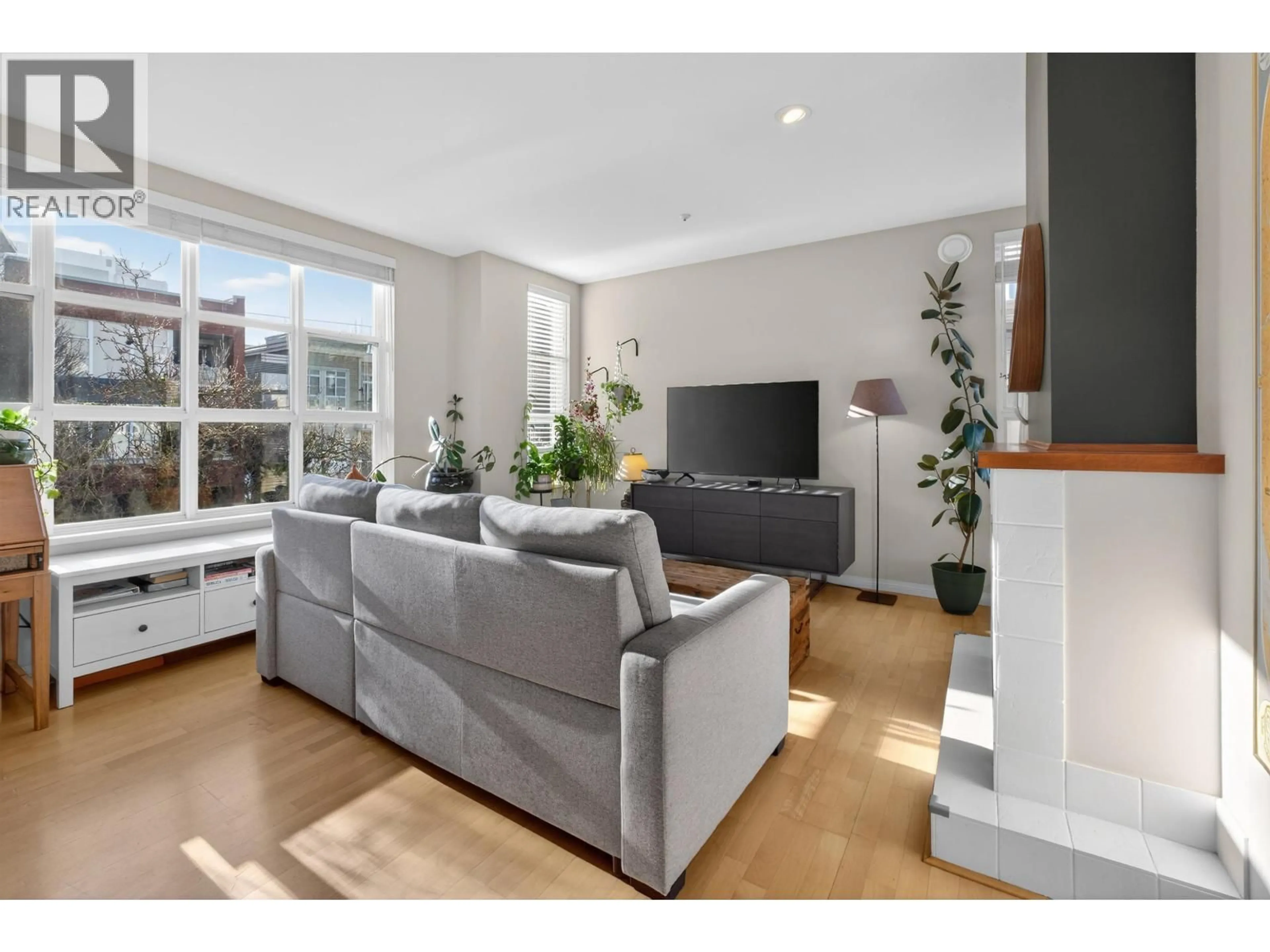 Living room with furniture, unknown for 653 7TH AVENUE, Vancouver British Columbia V5Z1B6