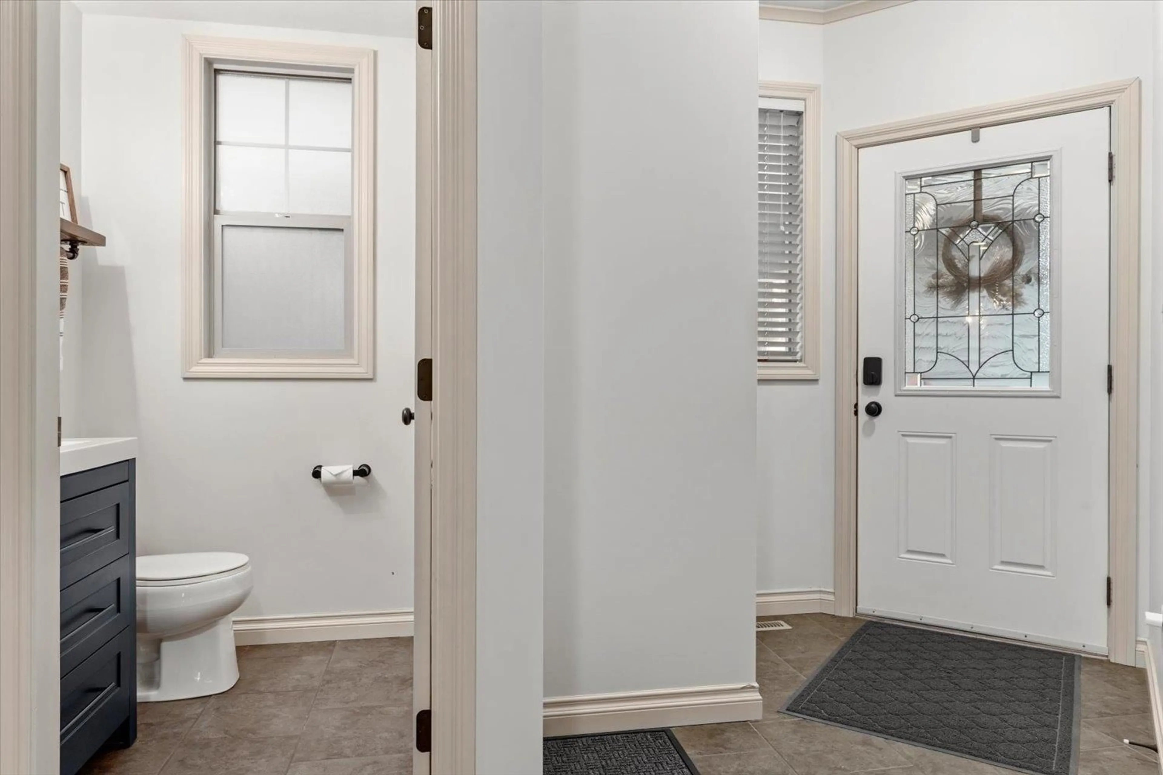 Indoor entryway for 9 - 1854 HEATH ROAD, Agassiz British Columbia V0M1A0