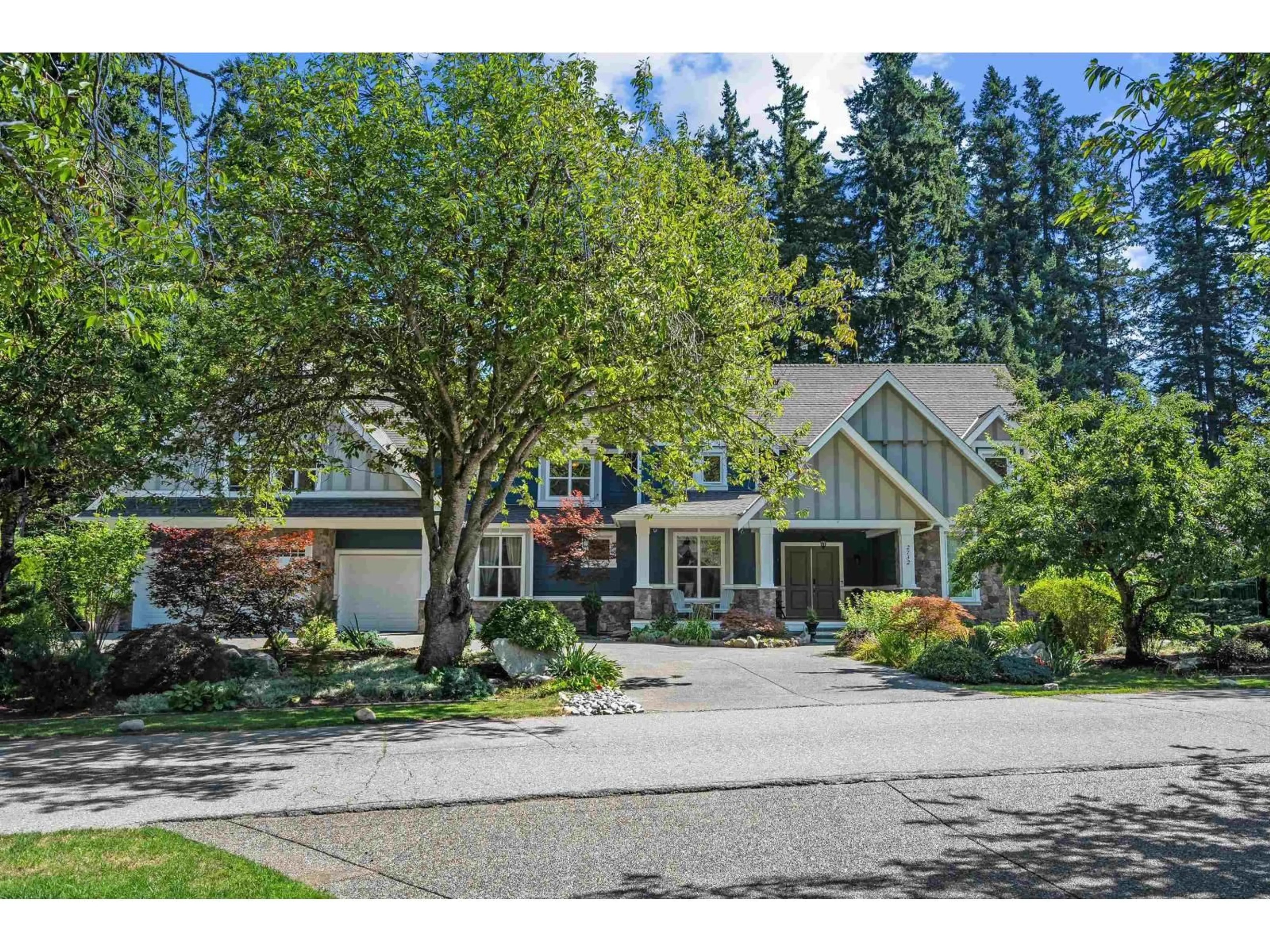 Home with vinyl exterior material, street for 2732 NORTHCREST DRIVE, Surrey British Columbia V4P2G9